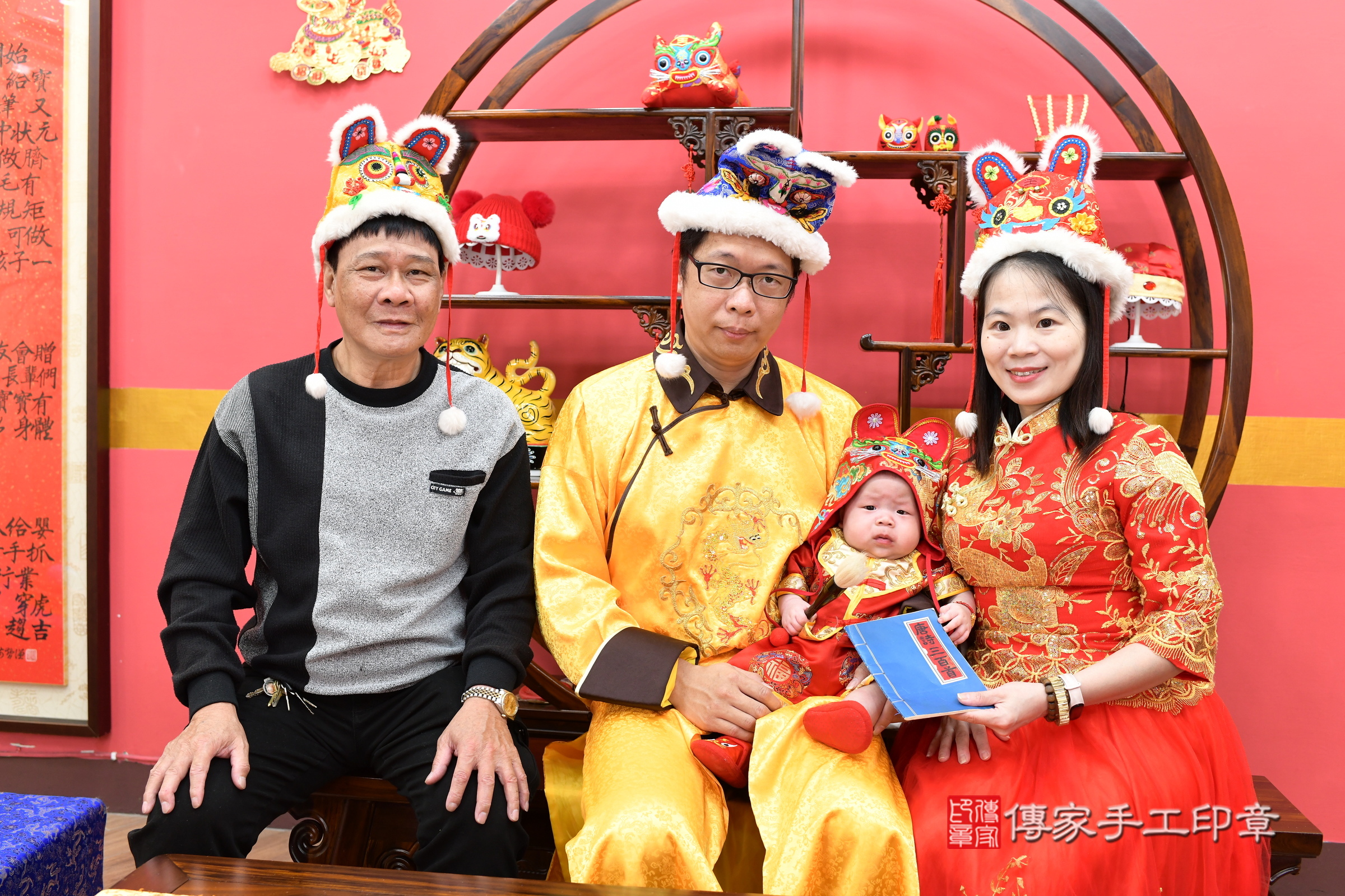 新北市永和區小瑔寶寶收涎推薦：傳家新北店收涎中國風會場，嬰兒古禮收涎收口水流程儀式、收涎吉祥話、收涎餅乾、收涎拍照。收涎證書。2025.5.7，照片4