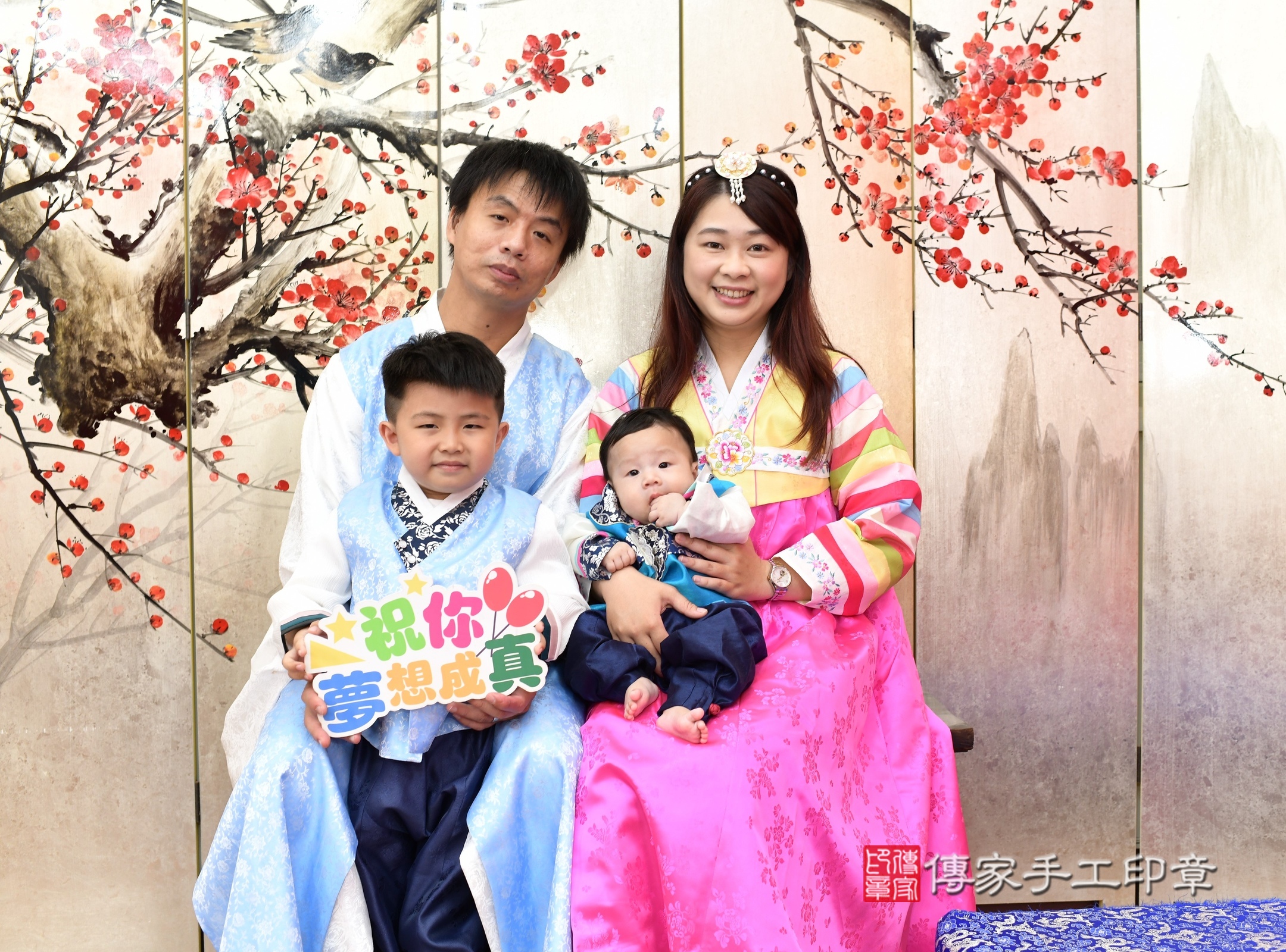 新北市永和區小誠寶寶收涎推薦：傳家新北店收涎中國風會場，嬰兒古禮收涎收口水流程儀式、收涎吉祥話、收涎餅乾、收涎拍照。收涎證書。2025.5.11，照片12