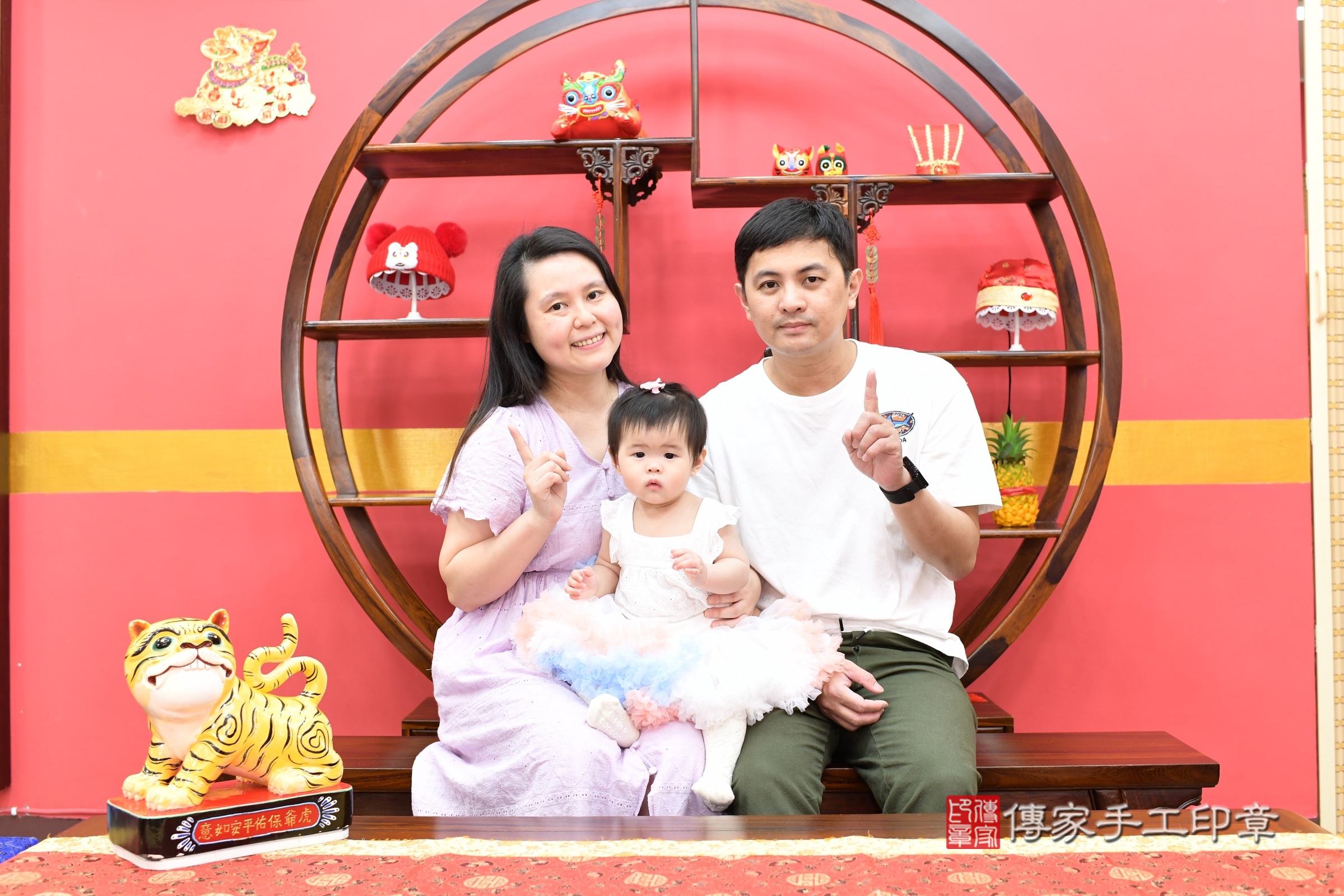 新北市永和區璇璇寶寶抓周推薦：傳家新北店抓周度脺中國風會場，嬰兒古禮抓周流程儀式吉祥話、抓周道具物品24種、拍照。抓周證書。2025.5.6，照片11