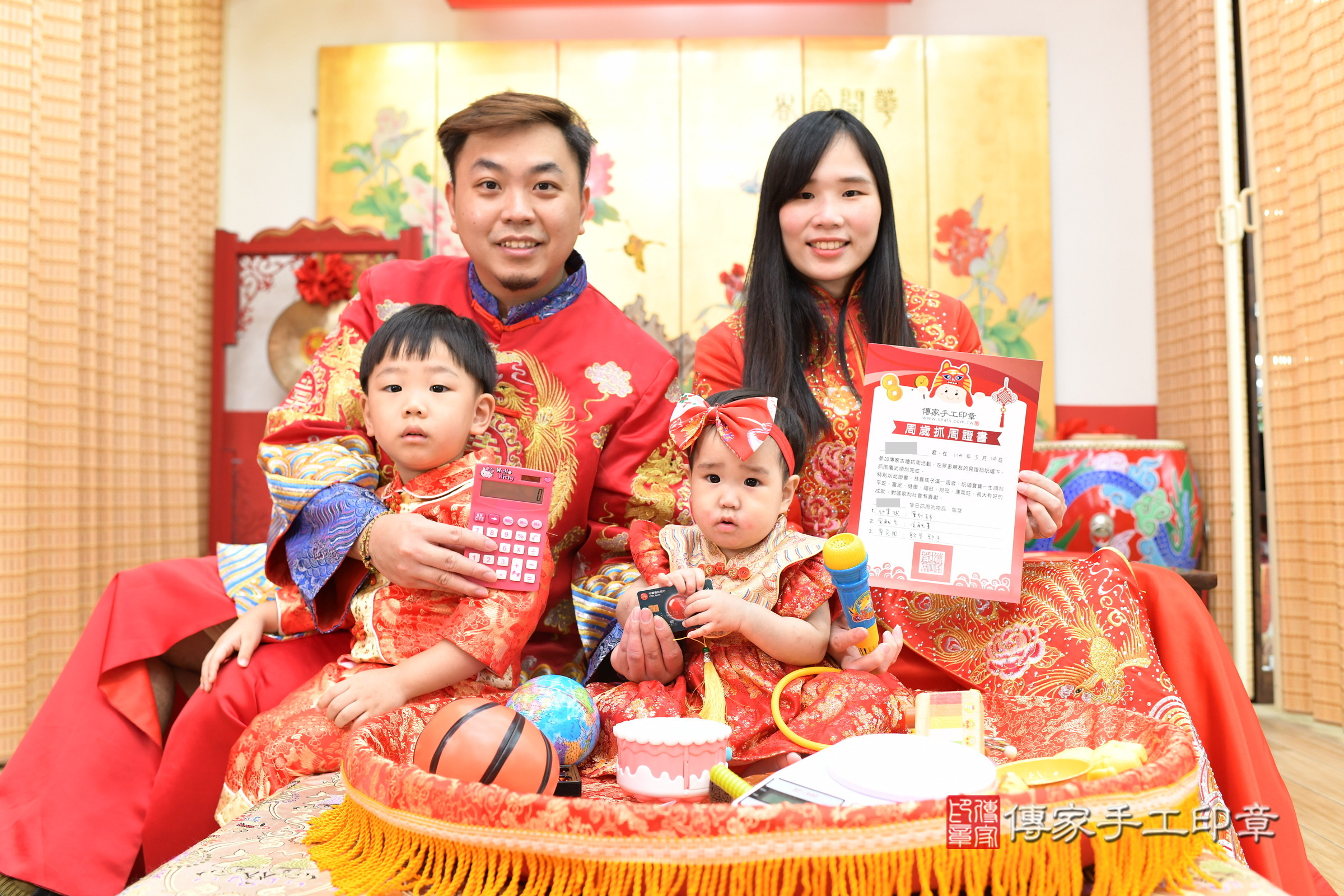 新北市永和區汝汝寶寶抓周推薦：傳家新北店抓周度脺中國風會場，嬰兒古禮抓周流程儀式吉祥話、抓周道具物品24種、拍照。抓周證書。2025.5.14，照片13