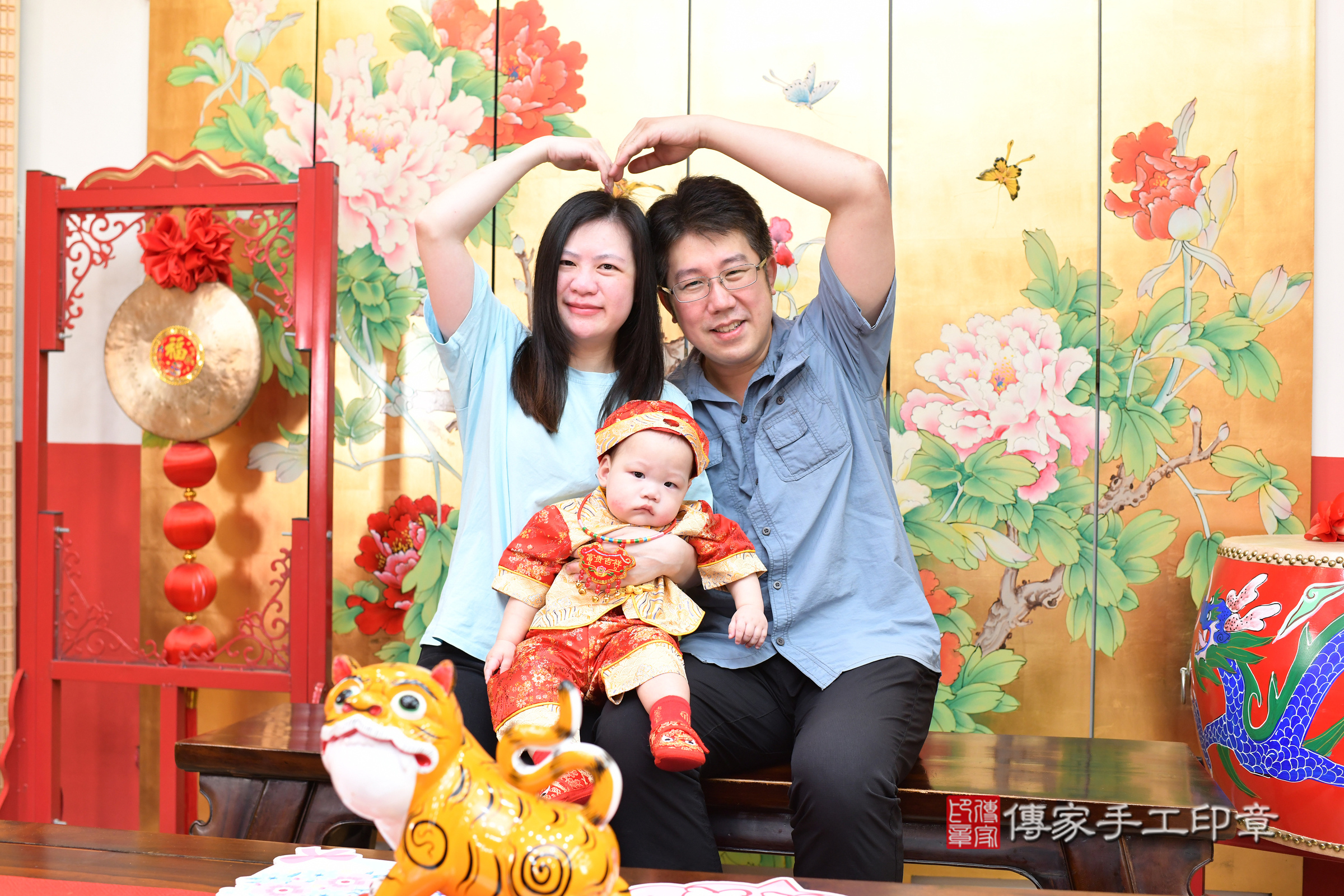 台北市大同區小瑔寶寶抓周推薦：傳家台北店抓周度脺中國風會場，嬰兒古禮抓周流程儀式吉祥話、抓周道具物品24種、拍照。抓周證書。2025.5.15，照片3