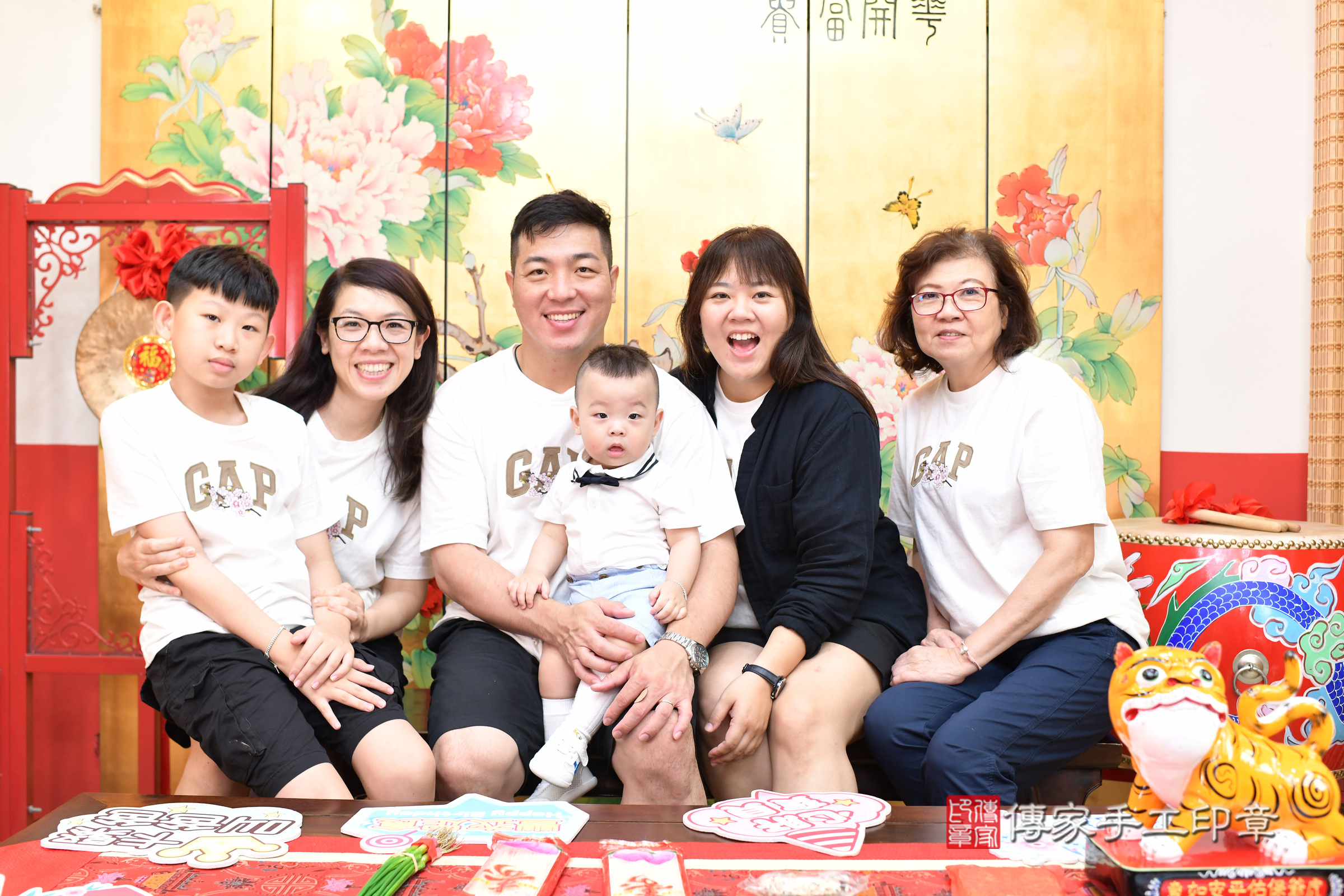 台北市大同區元元寶寶抓周推薦：傳家台北店抓周度脺中國風會場，嬰兒古禮抓周流程儀式吉祥話、抓周道具物品24種、拍照。抓周證書。2025.5.17，照片19