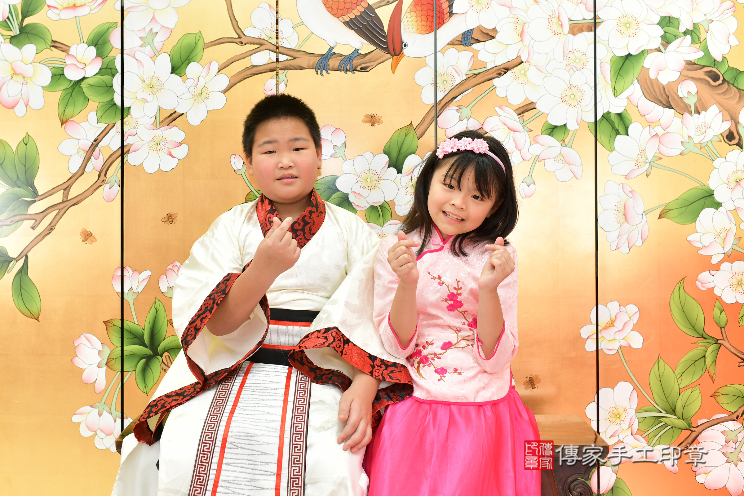 佑佑寶寶(台中市北區嬰兒寶寶滿月剃頭理髮、嬰兒剃胎毛儀式吉祥話)。中國風會場，爸媽寶貝穿「日中韓」古裝禮服。專業拍照、證書。★購買「臍帶章、肚臍章、胎毛筆刷印章」贈送：剃頭、收涎、抓周，三選一。2025.1.24，照片8