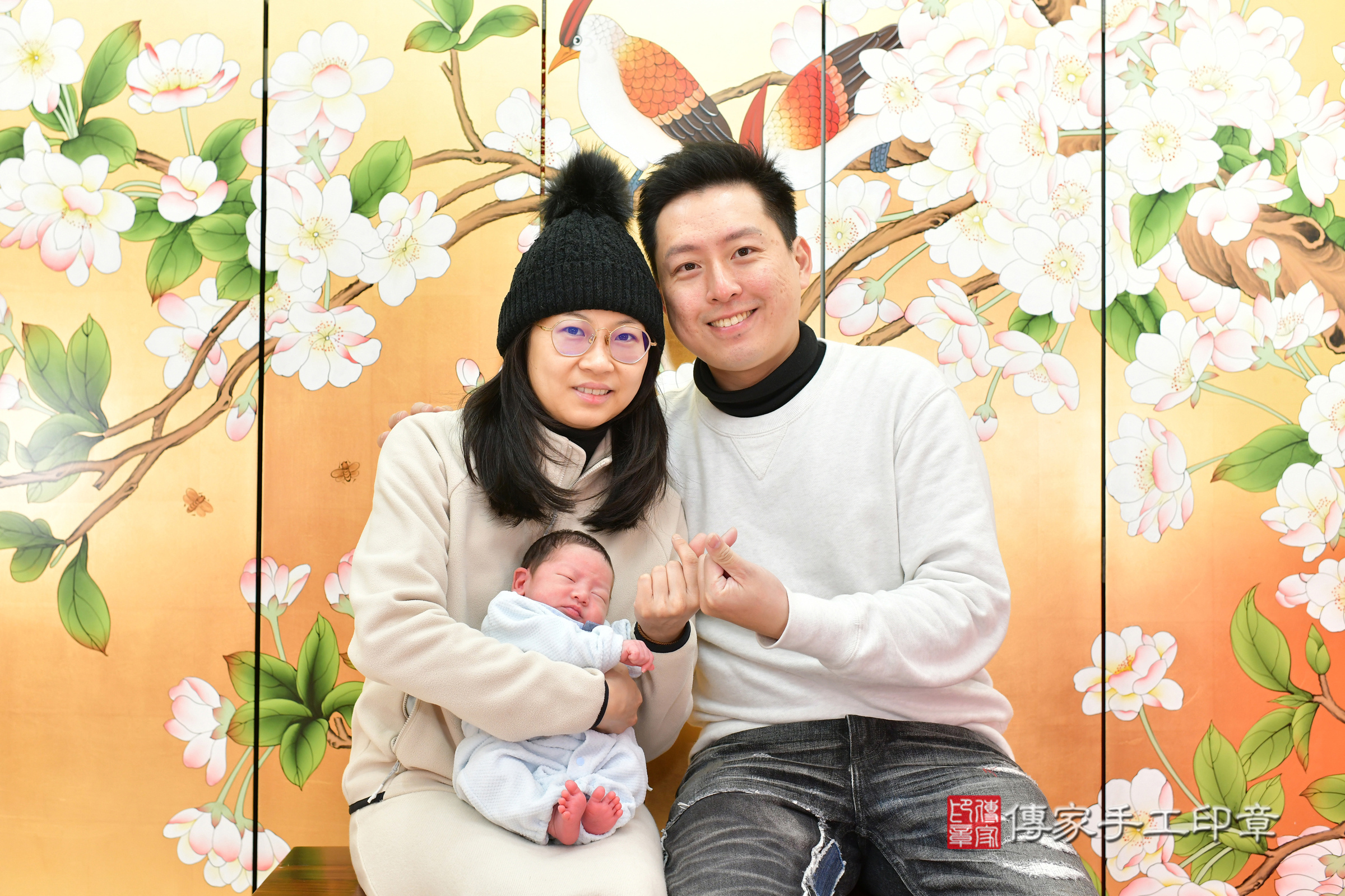 小希寶寶(台中市北區嬰兒寶寶滿月剃頭理髮、嬰兒剃胎毛儀式吉祥話)。中國風會場，爸媽寶貝穿「日中韓」古裝禮服。專業拍照、證書。★購買「臍帶章、肚臍章、胎毛筆刷印章」贈送：剃頭、收涎、抓周，三選一。2025.2.4，照片2