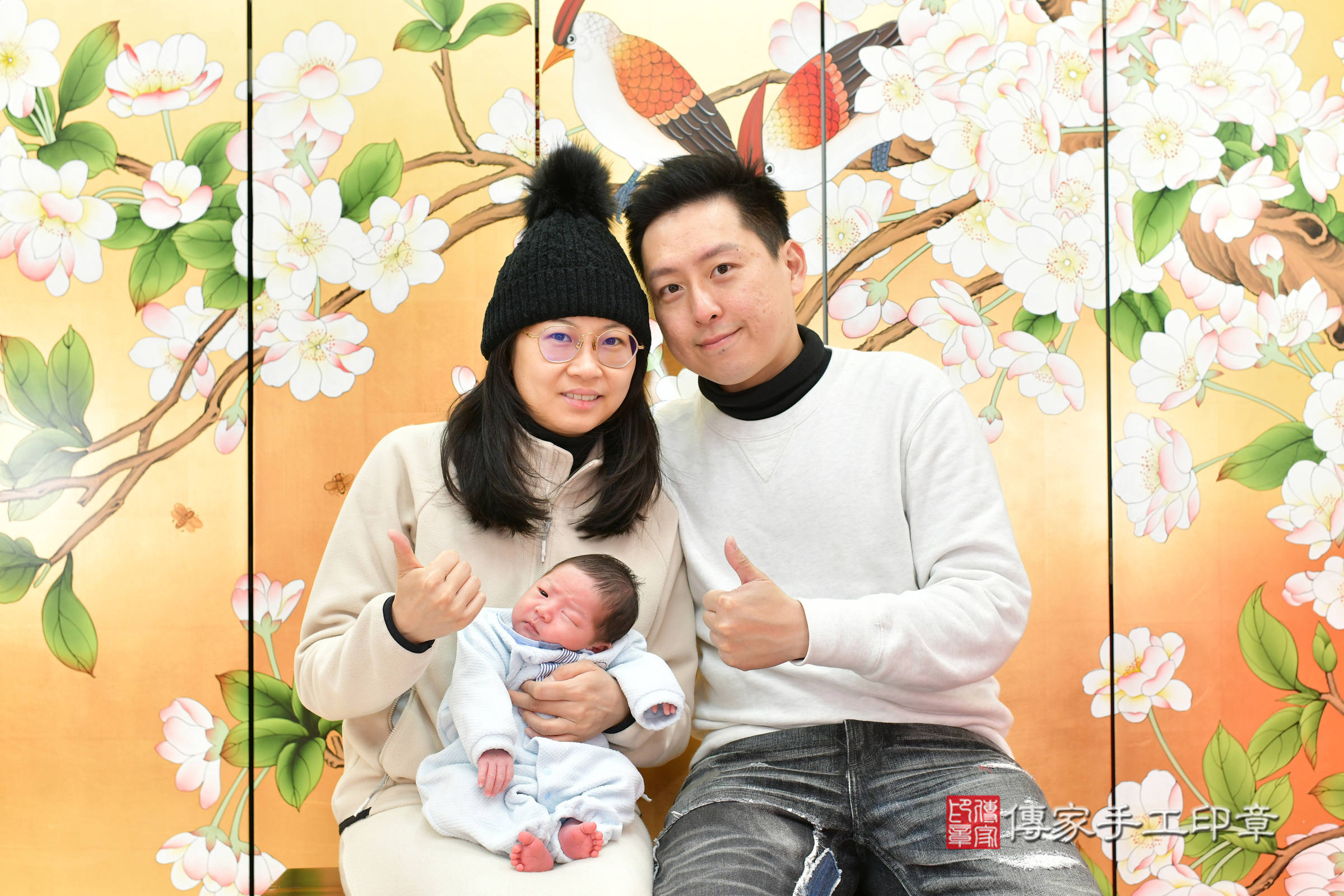 小希寶寶(台中市北區嬰兒寶寶滿月剃頭理髮、嬰兒剃胎毛儀式吉祥話)。中國風會場，爸媽寶貝穿「日中韓」古裝禮服。專業拍照、證書。★購買「臍帶章、肚臍章、胎毛筆刷印章」贈送：剃頭、收涎、抓周，三選一。2025.2.4，照片3