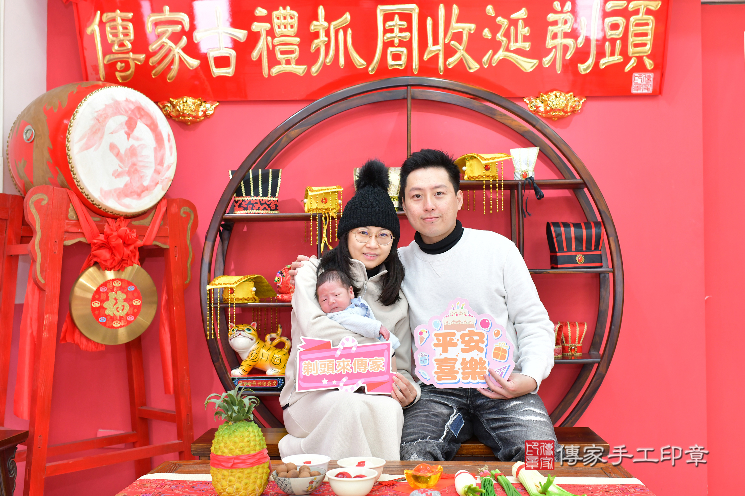 小希寶寶(台中市北區嬰兒寶寶滿月剃頭理髮、嬰兒剃胎毛儀式吉祥話)。中國風會場，爸媽寶貝穿「日中韓」古裝禮服。專業拍照、證書。★購買「臍帶章、肚臍章、胎毛筆刷印章」贈送：剃頭、收涎、抓周，三選一。2025.2.4，照片6