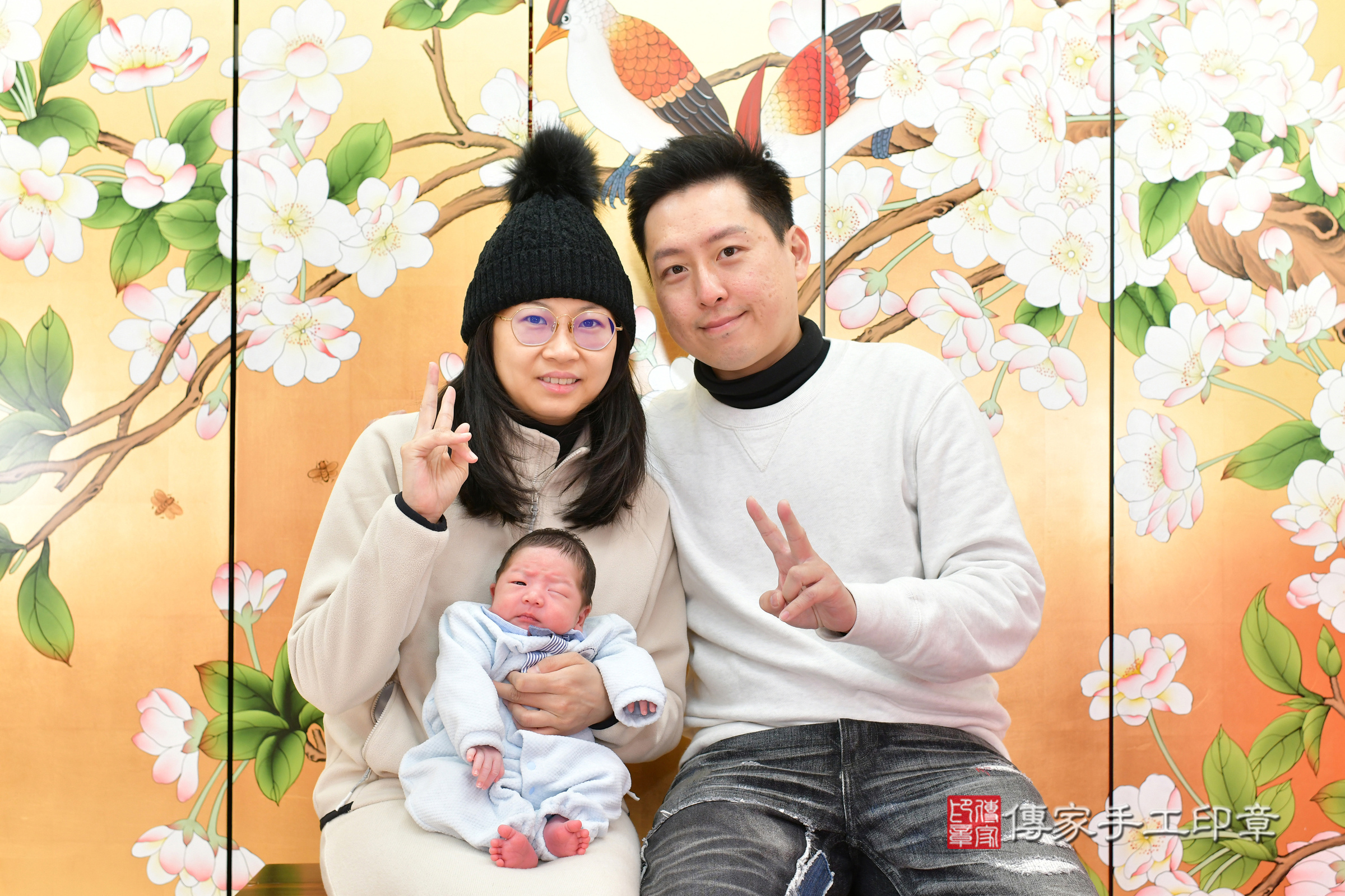 小希寶寶(台中市北區嬰兒寶寶滿月剃頭理髮、嬰兒剃胎毛儀式吉祥話)。中國風會場，爸媽寶貝穿「日中韓」古裝禮服。專業拍照、證書。★購買「臍帶章、肚臍章、胎毛筆刷印章」贈送：剃頭、收涎、抓周，三選一。2025.2.4，照片4