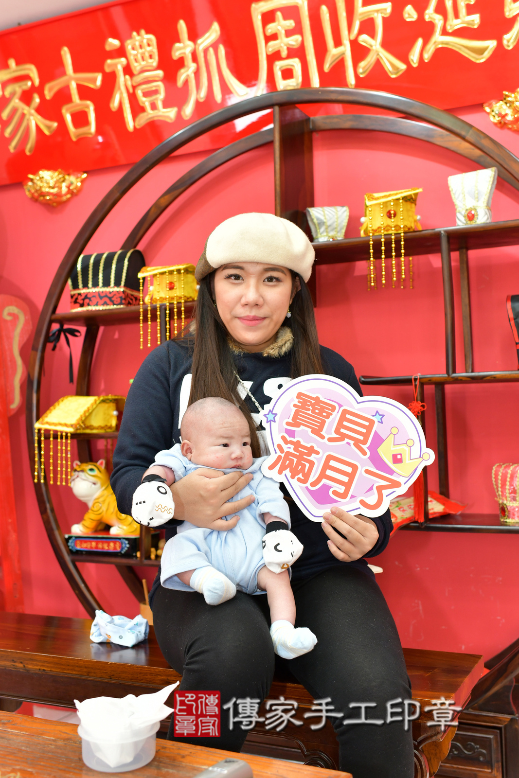 明明寶寶(台中市北區嬰兒寶寶滿月剃頭理髮、嬰兒剃胎毛儀式吉祥話)。中國風會場，爸媽寶貝穿「日中韓」古裝禮服。專業拍照、證書。★購買「臍帶章、肚臍章、胎毛筆刷印章」贈送：剃頭、收涎、抓周，三選一。2025.2.5，照片19