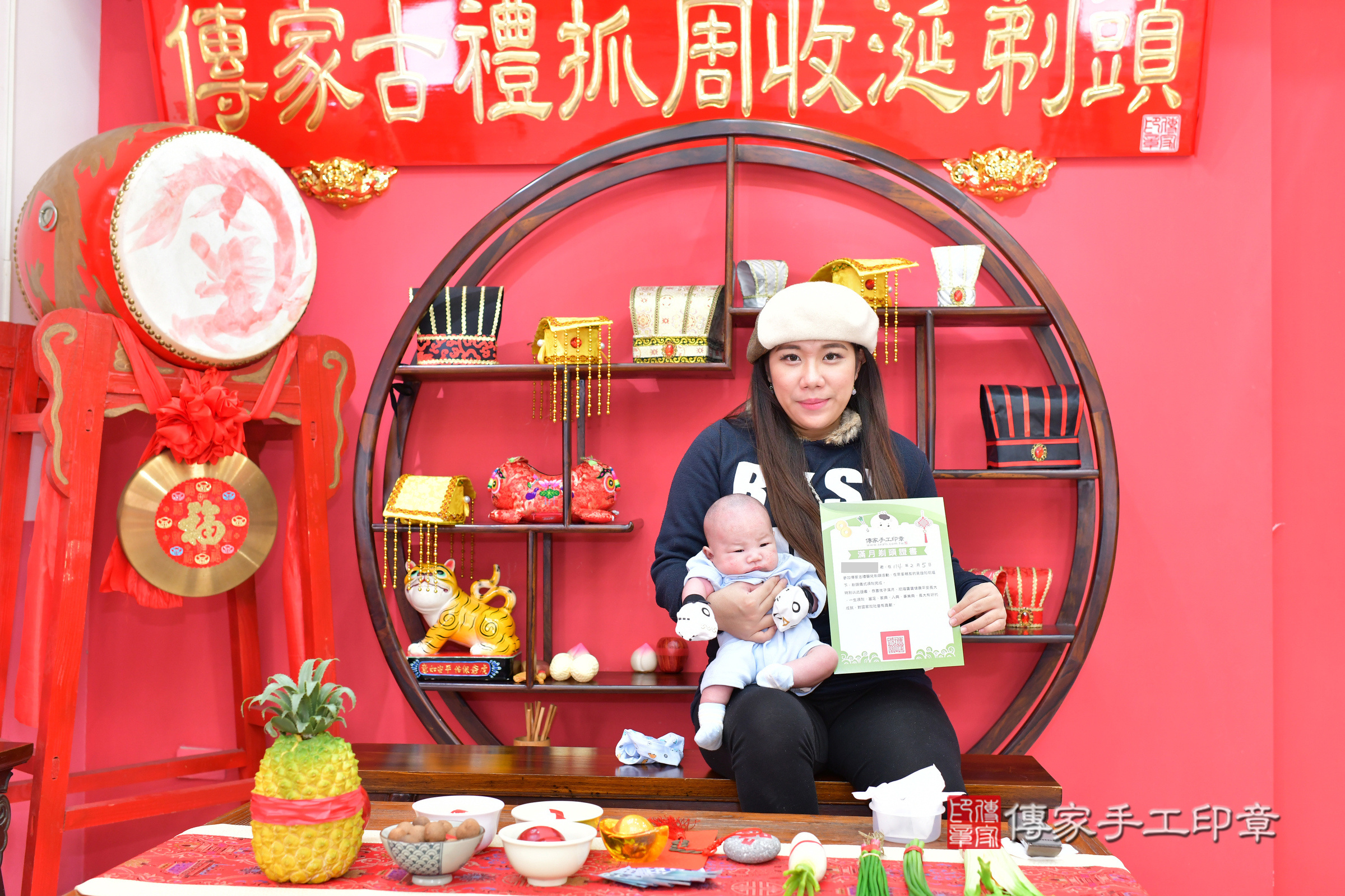 明明寶寶(台中市北區嬰兒寶寶滿月剃頭理髮、嬰兒剃胎毛儀式吉祥話)。中國風會場，爸媽寶貝穿「日中韓」古裝禮服。專業拍照、證書。★購買「臍帶章、肚臍章、胎毛筆刷印章」贈送：剃頭、收涎、抓周，三選一。2025.2.5，照片21