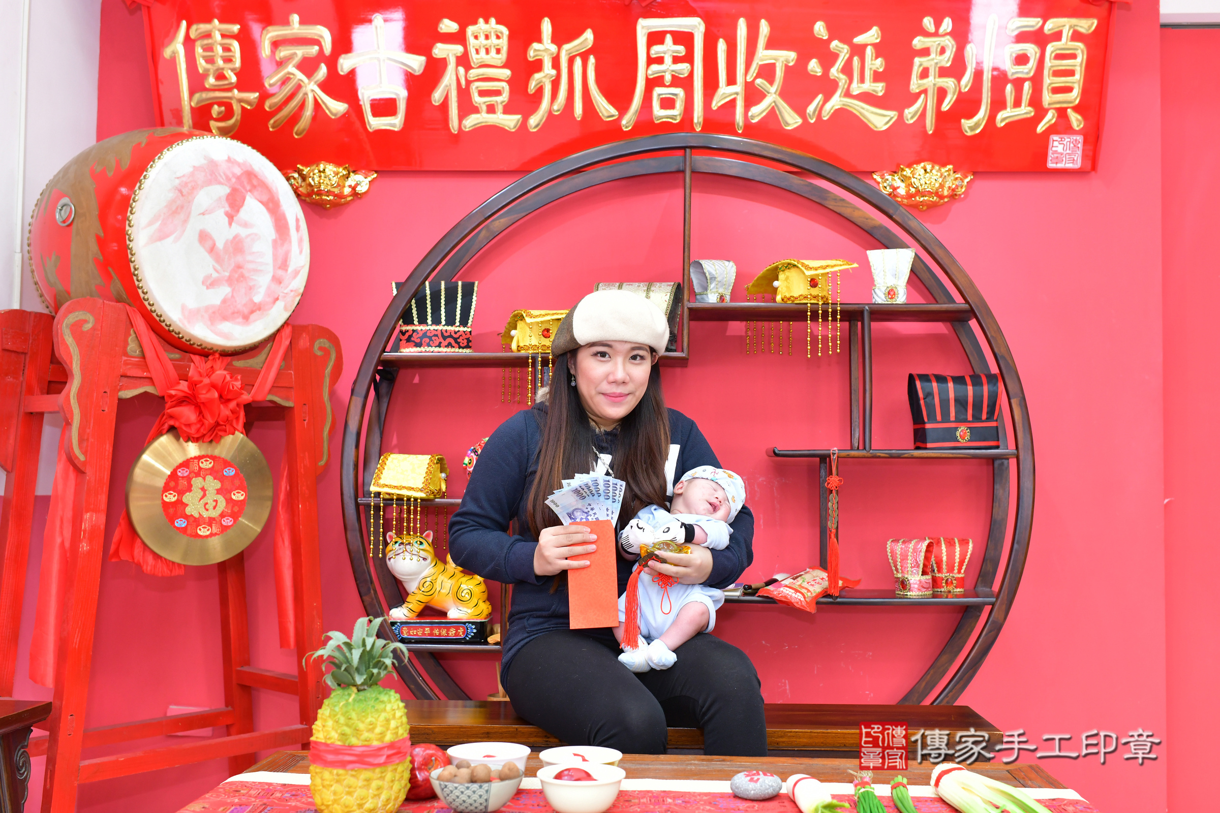 明明寶寶(台中市北區嬰兒寶寶滿月剃頭理髮、嬰兒剃胎毛儀式吉祥話)。中國風會場，爸媽寶貝穿「日中韓」古裝禮服。專業拍照、證書。★購買「臍帶章、肚臍章、胎毛筆刷印章」贈送：剃頭、收涎、抓周，三選一。2025.2.5，照片14