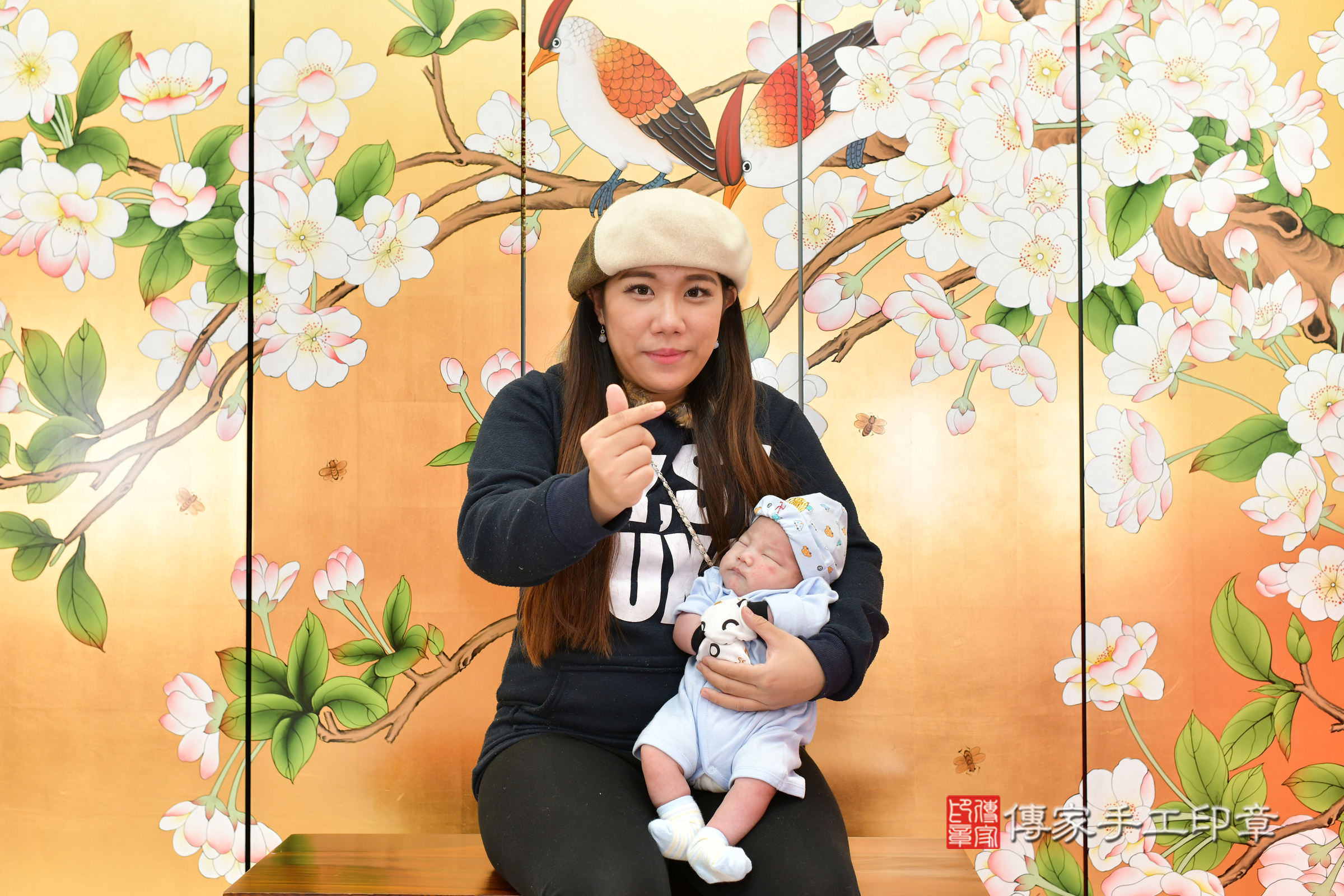 明明寶寶(台中市北區嬰兒寶寶滿月剃頭理髮、嬰兒剃胎毛儀式吉祥話)。中國風會場，爸媽寶貝穿「日中韓」古裝禮服。專業拍照、證書。★購買「臍帶章、肚臍章、胎毛筆刷印章」贈送：剃頭、收涎、抓周，三選一。2025.2.5，照片4