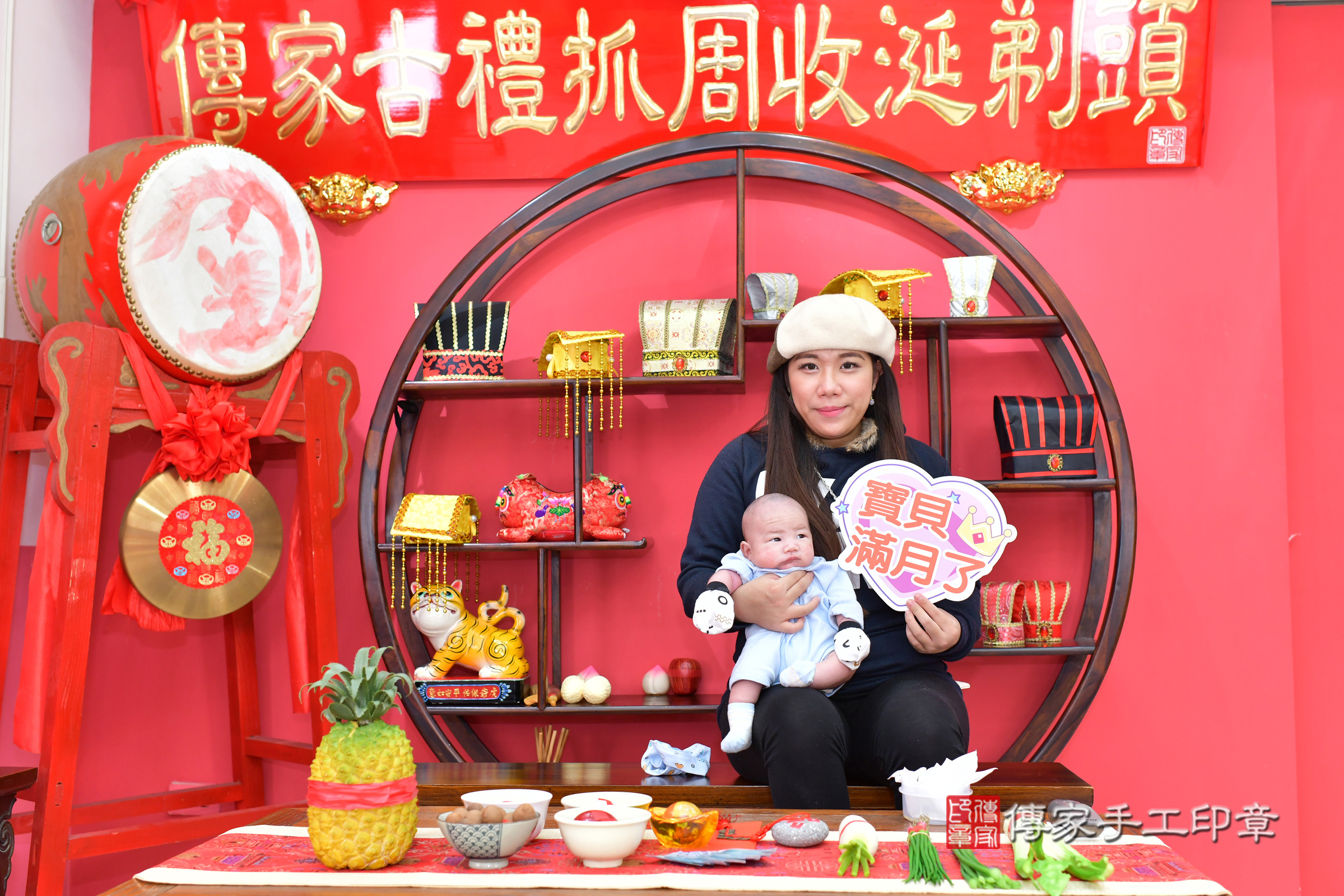明明寶寶(台中市北區嬰兒寶寶滿月剃頭理髮、嬰兒剃胎毛儀式吉祥話)。中國風會場，爸媽寶貝穿「日中韓」古裝禮服。專業拍照、證書。★購買「臍帶章、肚臍章、胎毛筆刷印章」贈送：剃頭、收涎、抓周，三選一。2025.2.5，照片18