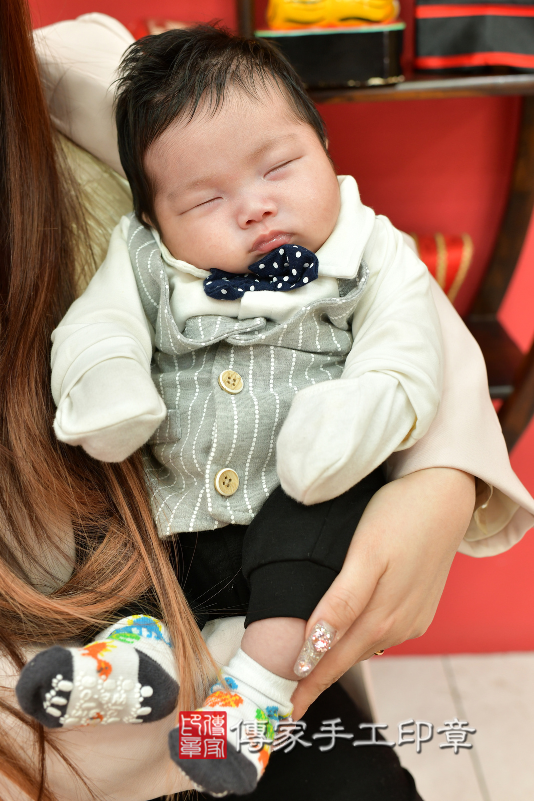 瑒瑒寶寶(台中市北區嬰兒寶寶滿月剃頭理髮、嬰兒剃胎毛儀式吉祥話)。中國風會場，爸媽寶貝穿「日中韓」古裝禮服。專業拍照、證書。★購買「臍帶章、肚臍章、胎毛筆刷印章」贈送：剃頭、收涎、抓周，三選一。2025.2.11，照片10
