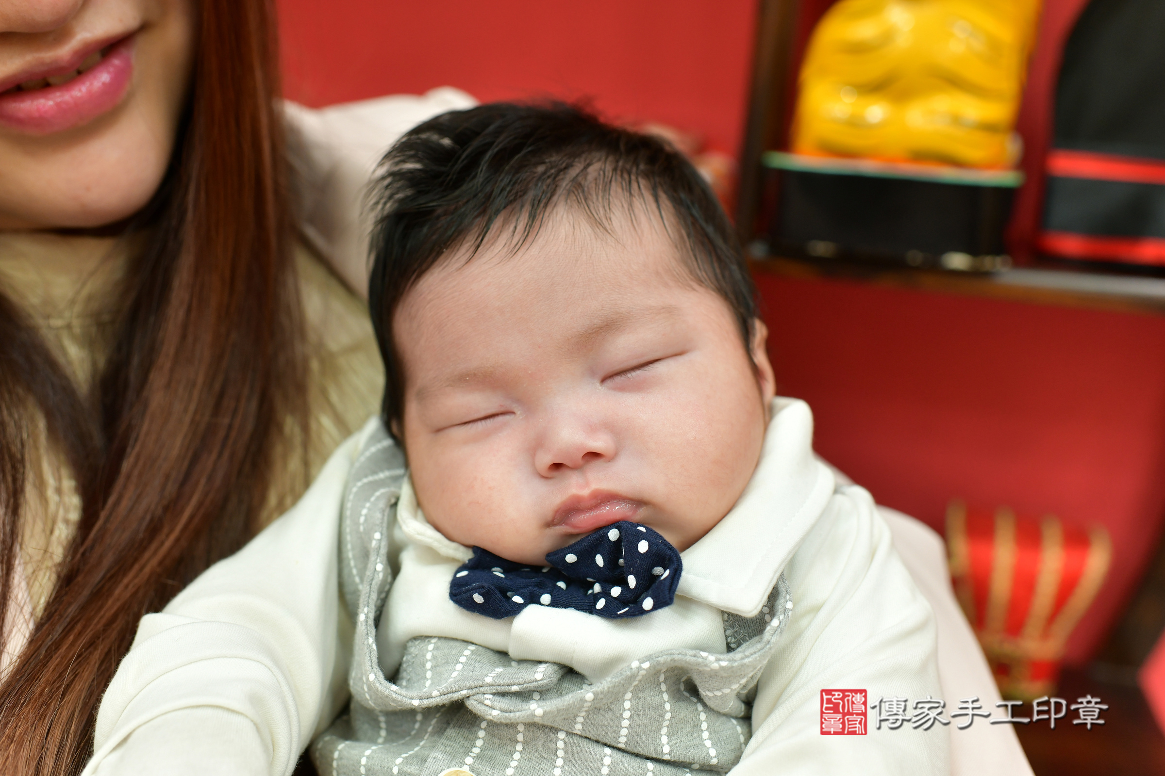瑒瑒寶寶(台中市北區嬰兒寶寶滿月剃頭理髮、嬰兒剃胎毛儀式吉祥話)。中國風會場，爸媽寶貝穿「日中韓」古裝禮服。專業拍照、證書。★購買「臍帶章、肚臍章、胎毛筆刷印章」贈送：剃頭、收涎、抓周，三選一。2025.2.11，照片9