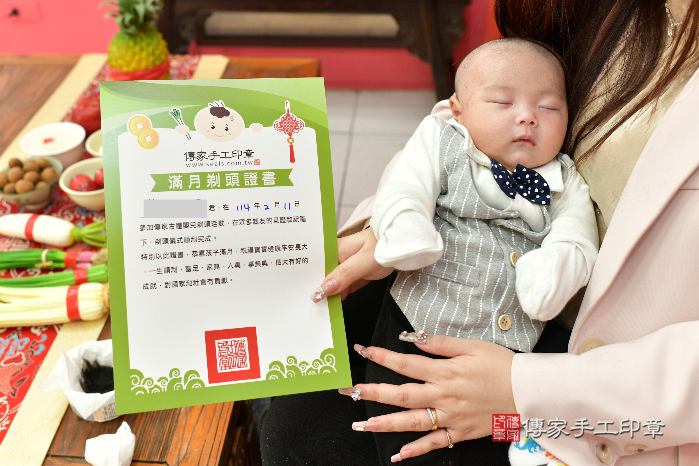 瑒瑒寶寶(台中市北區嬰兒寶寶滿月剃頭理髮、嬰兒剃胎毛儀式吉祥話)。中國風會場，爸媽寶貝穿「日中韓」古裝禮服。專業拍照、證書。★購買「臍帶章、肚臍章、胎毛筆刷印章」贈送：剃頭、收涎、抓周，三選一。2025.2.11，照片27