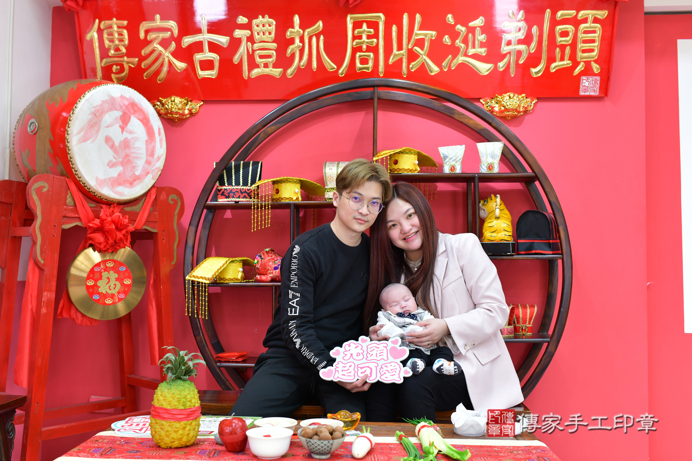 瑒瑒寶寶(台中市北區嬰兒寶寶滿月剃頭理髮、嬰兒剃胎毛儀式吉祥話)。中國風會場，爸媽寶貝穿「日中韓」古裝禮服。專業拍照、證書。★購買「臍帶章、肚臍章、胎毛筆刷印章」贈送：剃頭、收涎、抓周，三選一。2025.2.11，照片29