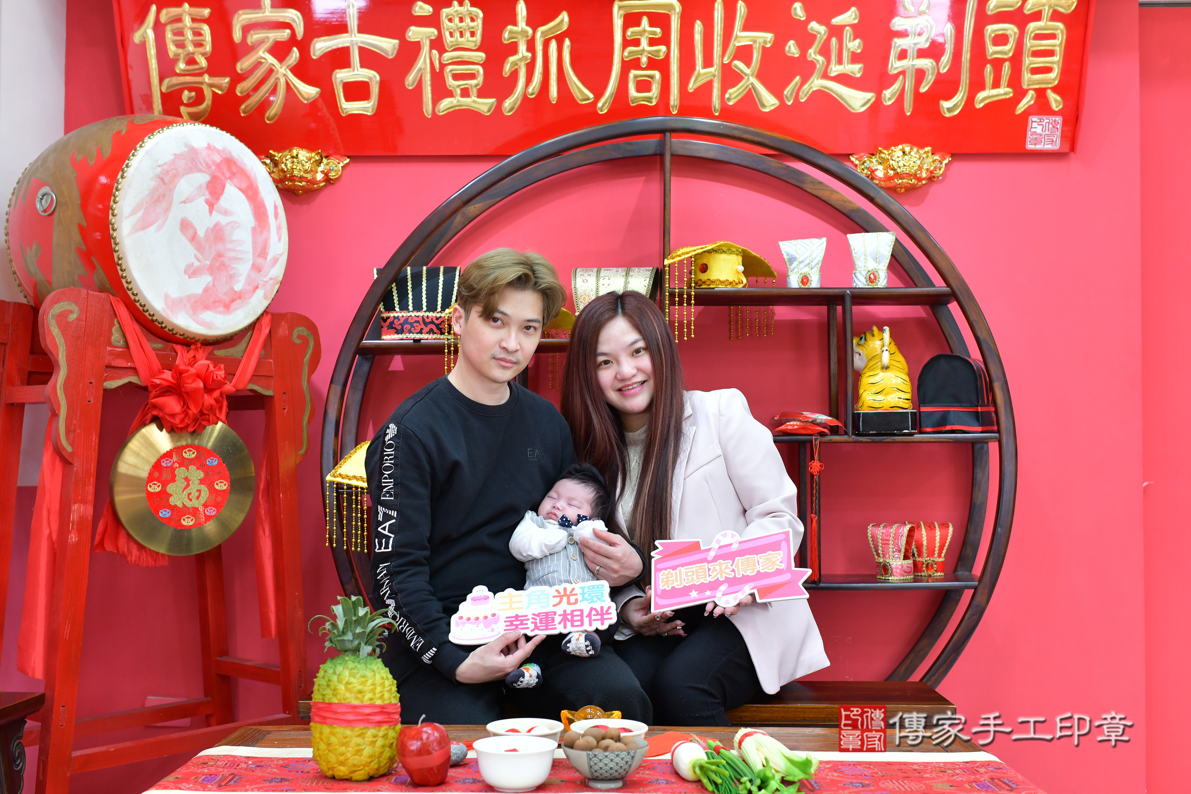 瑒瑒寶寶(台中市北區嬰兒寶寶滿月剃頭理髮、嬰兒剃胎毛儀式吉祥話)。中國風會場，爸媽寶貝穿「日中韓」古裝禮服。專業拍照、證書。★購買「臍帶章、肚臍章、胎毛筆刷印章」贈送：剃頭、收涎、抓周，三選一。2025.2.11，照片3