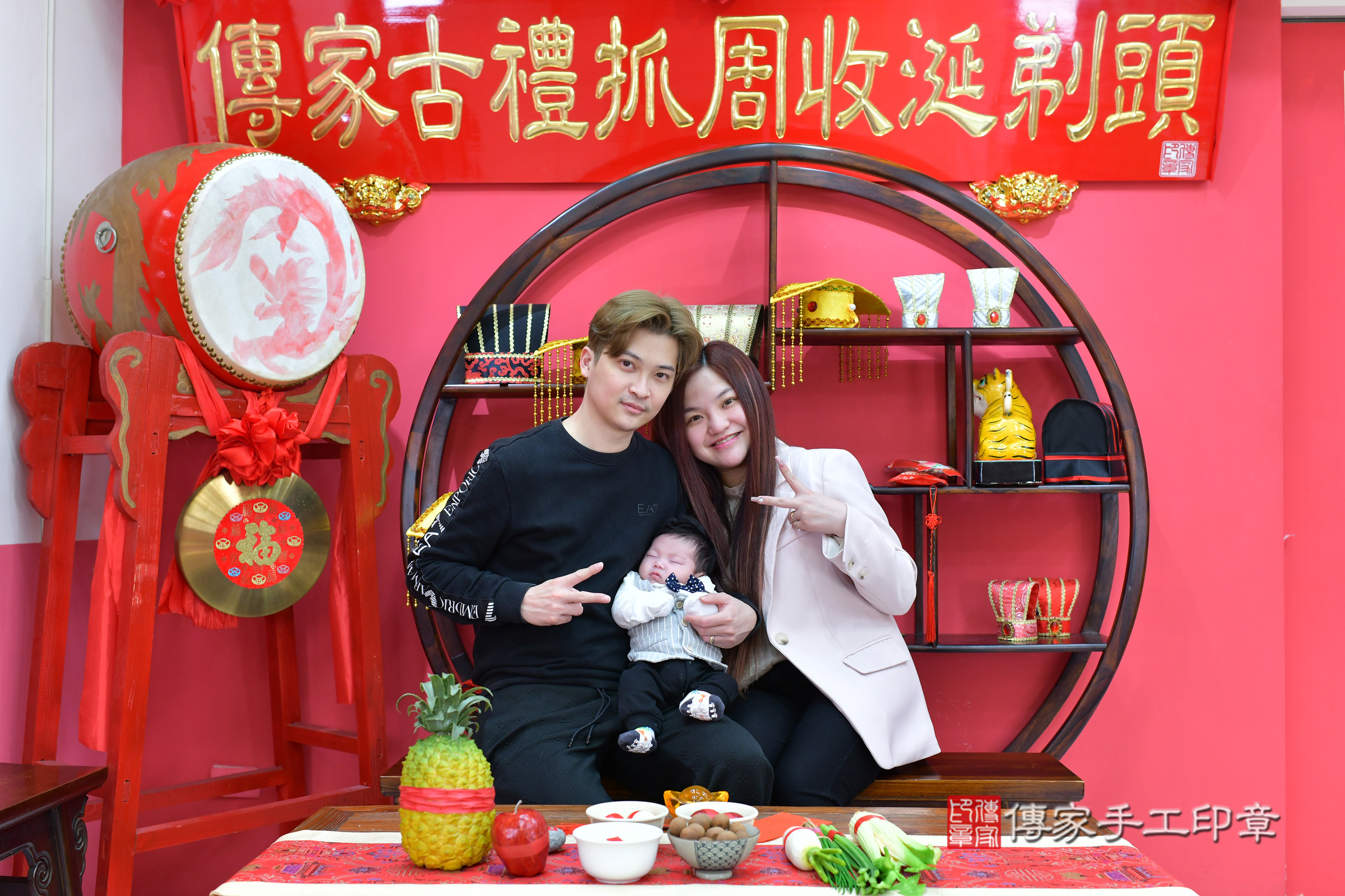 瑒瑒寶寶(台中市北區嬰兒寶寶滿月剃頭理髮、嬰兒剃胎毛儀式吉祥話)。中國風會場，爸媽寶貝穿「日中韓」古裝禮服。專業拍照、證書。★購買「臍帶章、肚臍章、胎毛筆刷印章」贈送：剃頭、收涎、抓周，三選一。2025.2.11，照片5