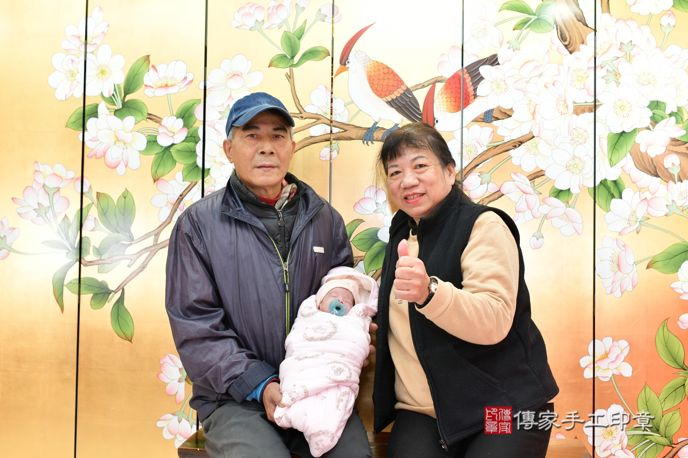 溦溦寶寶(台中市北區嬰兒寶寶滿月剃頭理髮、嬰兒剃胎毛儀式吉祥話)。中國風會場，爸媽寶貝穿「日中韓」古裝禮服。專業拍照、證書。★購買「臍帶章、肚臍章、胎毛筆刷印章」贈送：剃頭、收涎、抓周，三選一。2025.2.13，照片6
