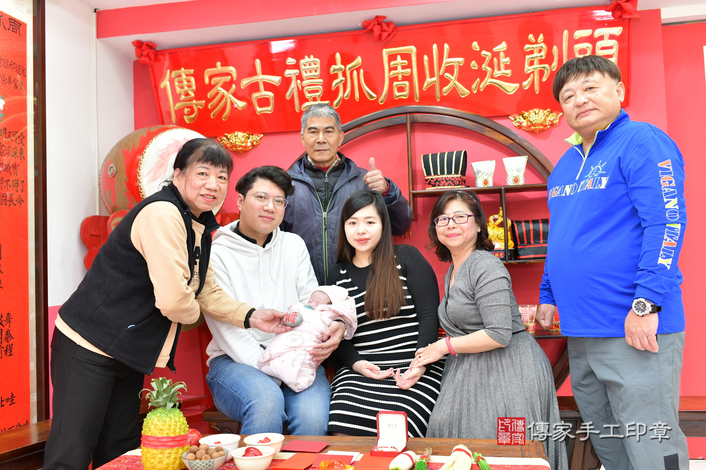 溦溦寶寶(台中市北區嬰兒寶寶滿月剃頭理髮、嬰兒剃胎毛儀式吉祥話)。中國風會場，爸媽寶貝穿「日中韓」古裝禮服。專業拍照、證書。★購買「臍帶章、肚臍章、胎毛筆刷印章」贈送：剃頭、收涎、抓周，三選一。2025.2.13，照片14