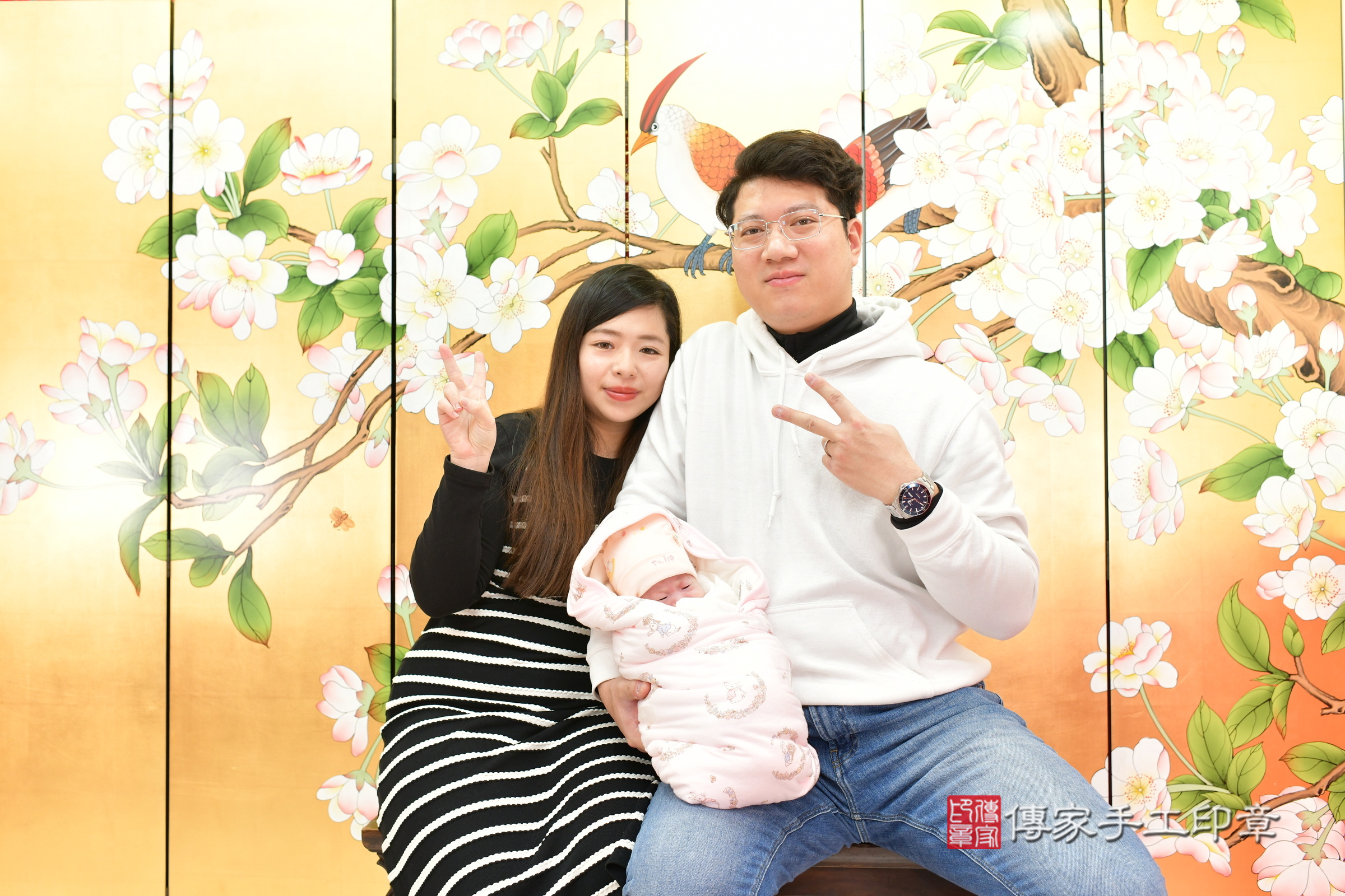 溦溦寶寶(台中市北區嬰兒寶寶滿月剃頭理髮、嬰兒剃胎毛儀式吉祥話)。中國風會場，爸媽寶貝穿「日中韓」古裝禮服。專業拍照、證書。★購買「臍帶章、肚臍章、胎毛筆刷印章」贈送：剃頭、收涎、抓周，三選一。2025.2.13，照片5