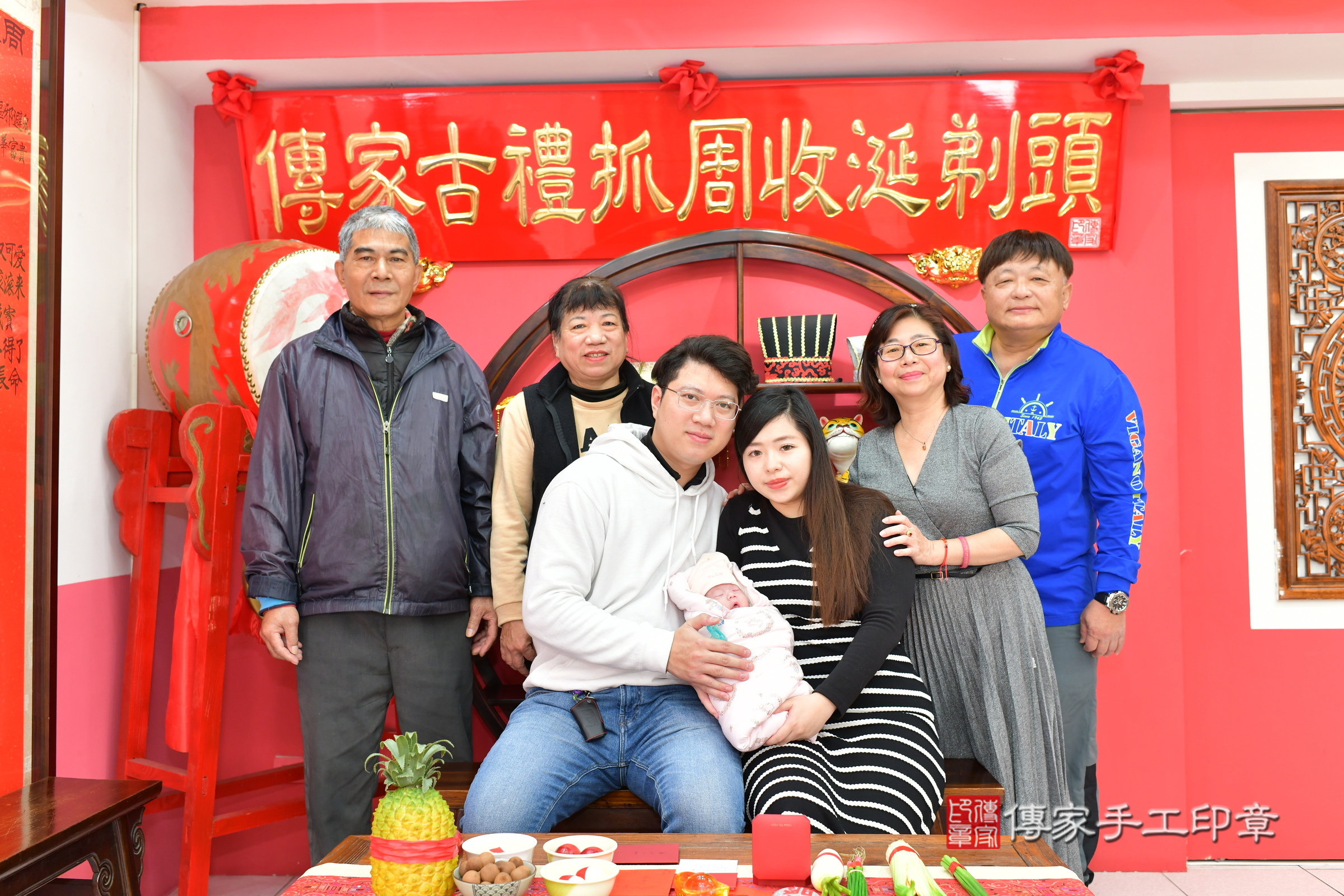 溦溦寶寶(台中市北區嬰兒寶寶滿月剃頭理髮、嬰兒剃胎毛儀式吉祥話)。中國風會場，爸媽寶貝穿「日中韓」古裝禮服。專業拍照、證書。★購買「臍帶章、肚臍章、胎毛筆刷印章」贈送：剃頭、收涎、抓周，三選一。2025.2.13，照片4