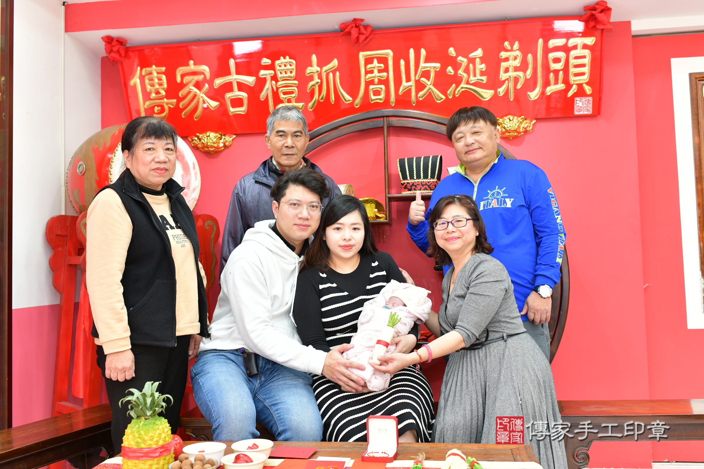 溦溦寶寶(台中市北區嬰兒寶寶滿月剃頭理髮、嬰兒剃胎毛儀式吉祥話)。中國風會場，爸媽寶貝穿「日中韓」古裝禮服。專業拍照、證書。★購買「臍帶章、肚臍章、胎毛筆刷印章」贈送：剃頭、收涎、抓周，三選一。2025.2.13，照片18