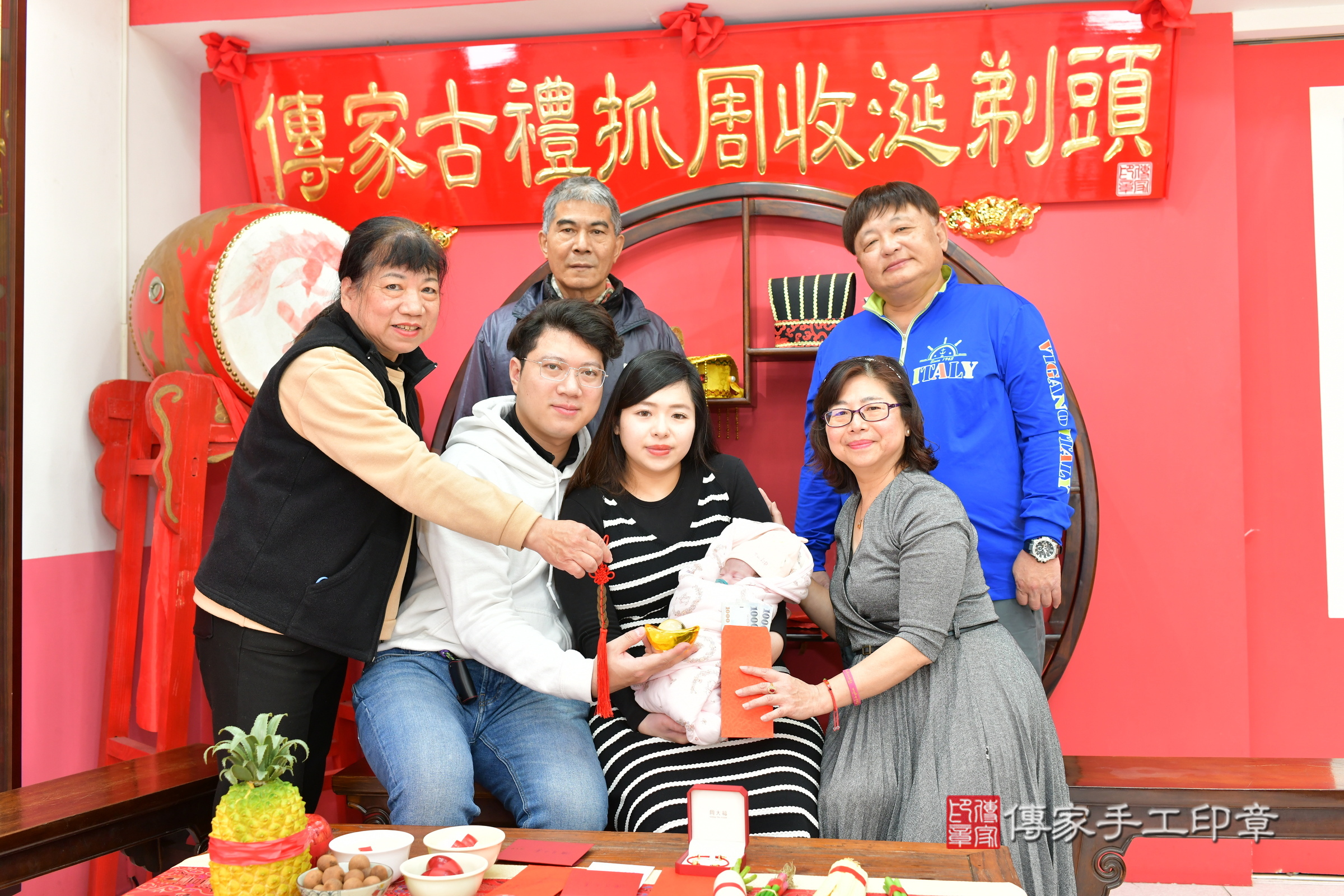 溦溦寶寶(台中市北區嬰兒寶寶滿月剃頭理髮、嬰兒剃胎毛儀式吉祥話)。中國風會場，爸媽寶貝穿「日中韓」古裝禮服。專業拍照、證書。★購買「臍帶章、肚臍章、胎毛筆刷印章」贈送：剃頭、收涎、抓周，三選一。2025.2.13，照片20