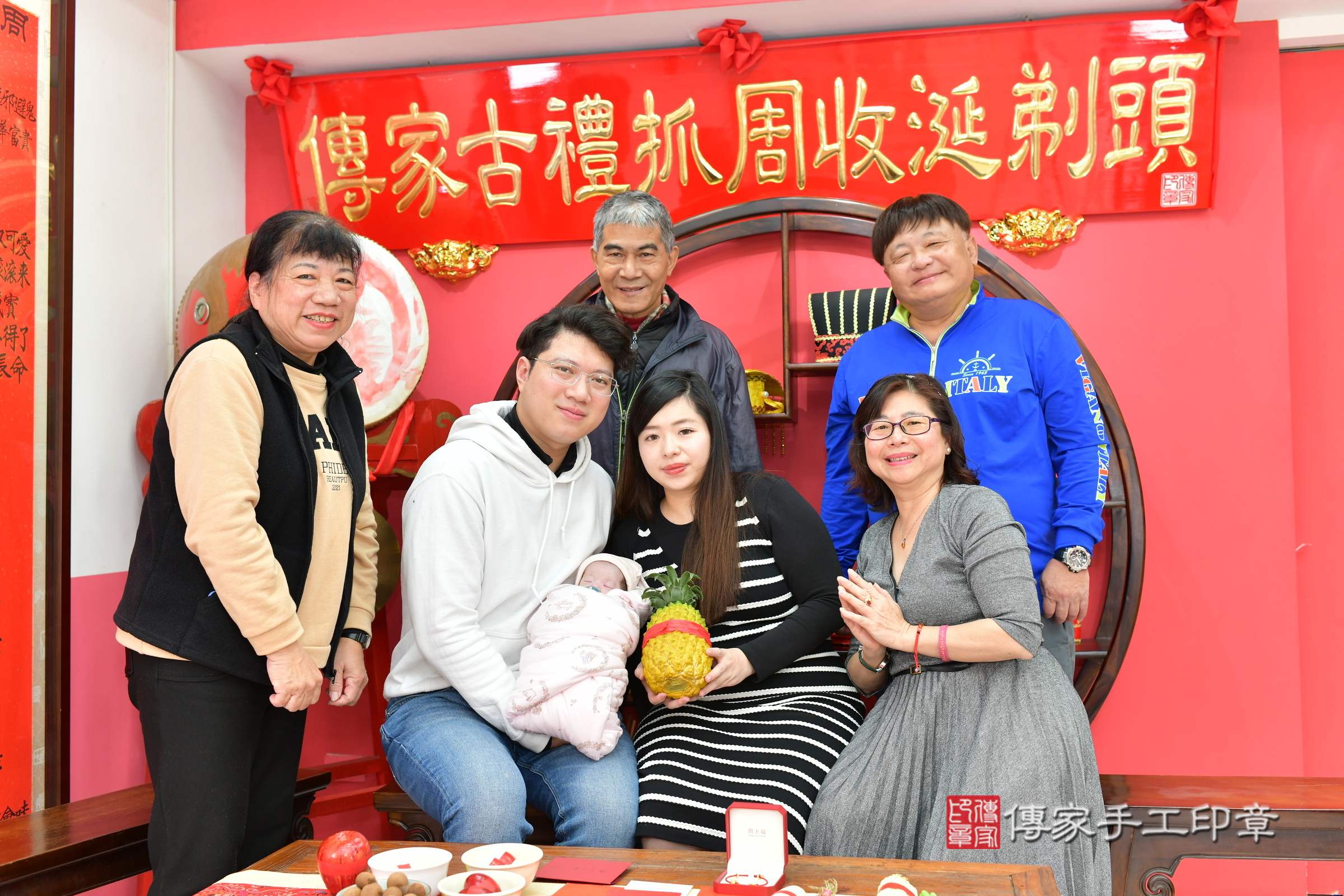 溦溦寶寶(台中市北區嬰兒寶寶滿月剃頭理髮、嬰兒剃胎毛儀式吉祥話)。中國風會場，爸媽寶貝穿「日中韓」古裝禮服。專業拍照、證書。★購買「臍帶章、肚臍章、胎毛筆刷印章」贈送：剃頭、收涎、抓周，三選一。2025.2.13，照片17