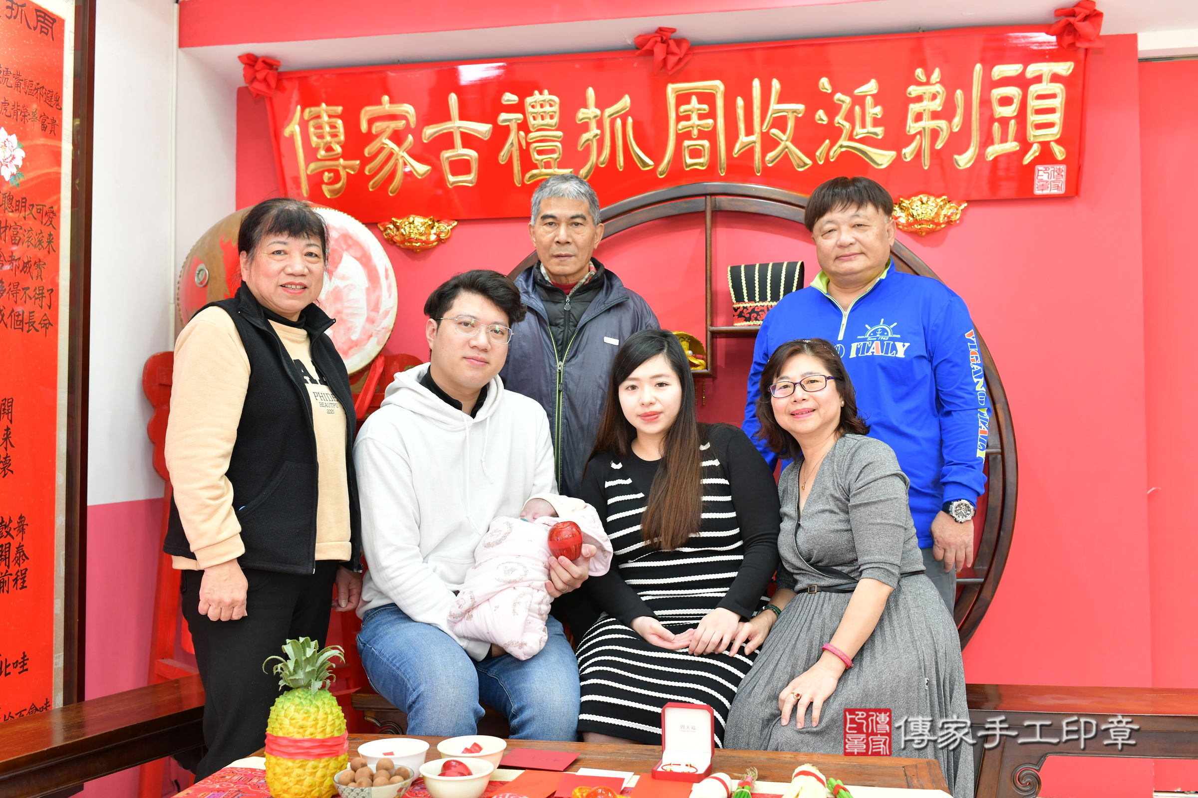 溦溦寶寶(台中市北區嬰兒寶寶滿月剃頭理髮、嬰兒剃胎毛儀式吉祥話)。中國風會場，爸媽寶貝穿「日中韓」古裝禮服。專業拍照、證書。★購買「臍帶章、肚臍章、胎毛筆刷印章」贈送：剃頭、收涎、抓周，三選一。2025.2.13，照片16
