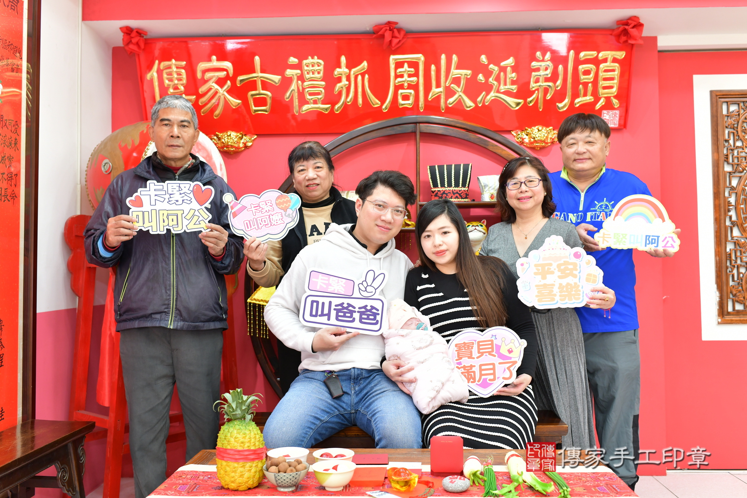 溦溦寶寶(台中市北區嬰兒寶寶滿月剃頭理髮、嬰兒剃胎毛儀式吉祥話)。中國風會場，爸媽寶貝穿「日中韓」古裝禮服。專業拍照、證書。★購買「臍帶章、肚臍章、胎毛筆刷印章」贈送：剃頭、收涎、抓周，三選一。2025.2.13，照片2