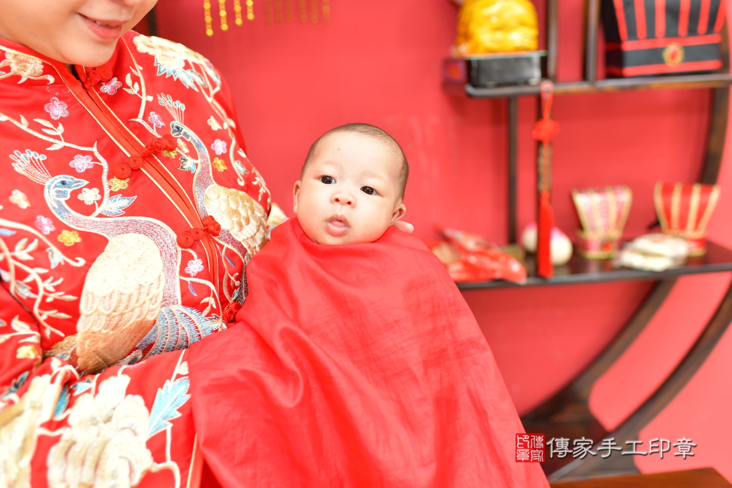 娜娜寶寶(台中市北區嬰兒寶寶滿月剃頭理髮、嬰兒剃胎毛儀式吉祥話)。中國風會場，爸媽寶貝穿「日中韓」古裝禮服。專業拍照、證書。★購買「臍帶章、肚臍章、胎毛筆刷印章」贈送：剃頭、收涎、抓周，三選一。2025.2.15，照片16
