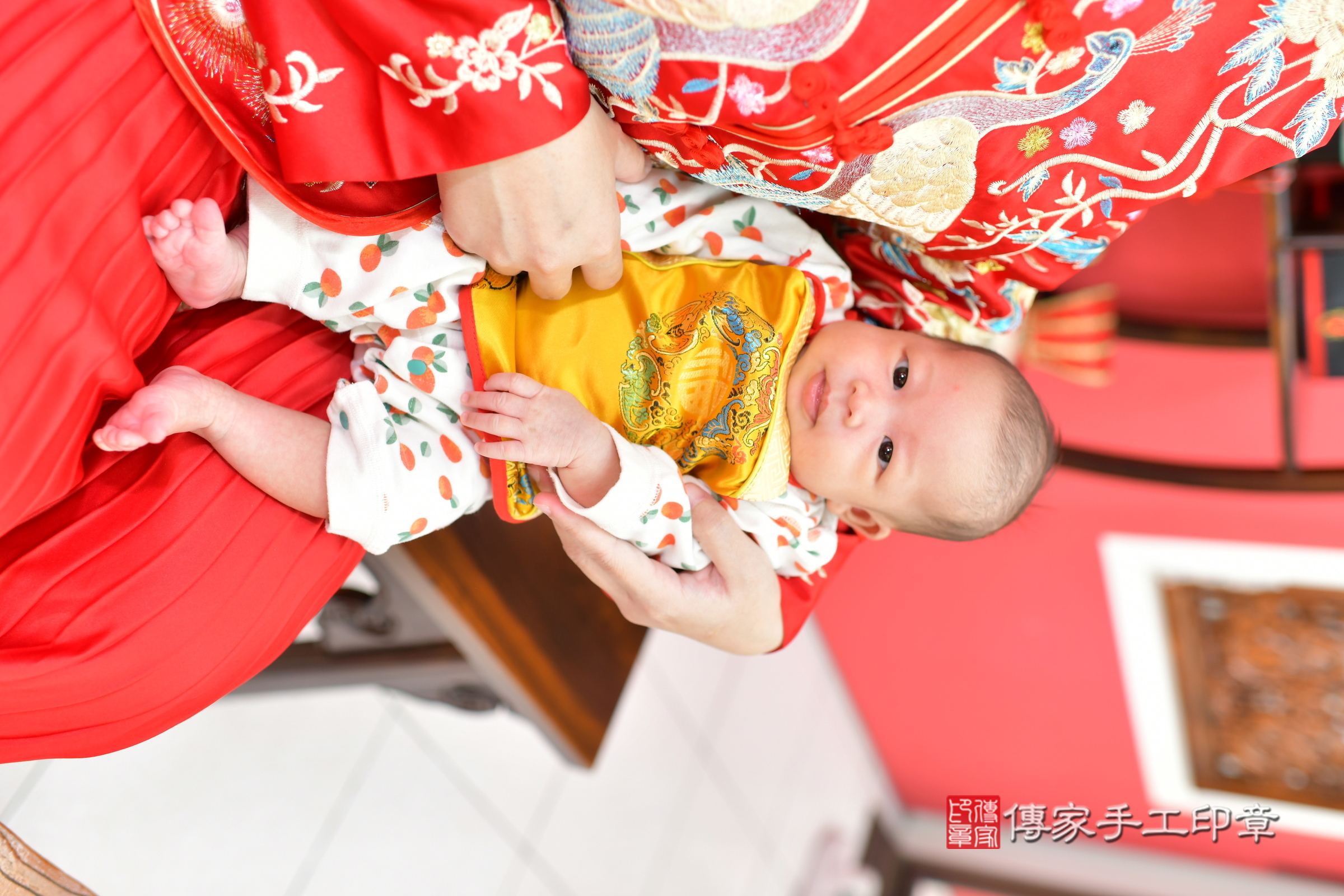 娜娜寶寶(台中市北區嬰兒寶寶滿月剃頭理髮、嬰兒剃胎毛儀式吉祥話)。中國風會場，爸媽寶貝穿「日中韓」古裝禮服。專業拍照、證書。★購買「臍帶章、肚臍章、胎毛筆刷印章」贈送：剃頭、收涎、抓周，三選一。2025.2.15，照片7