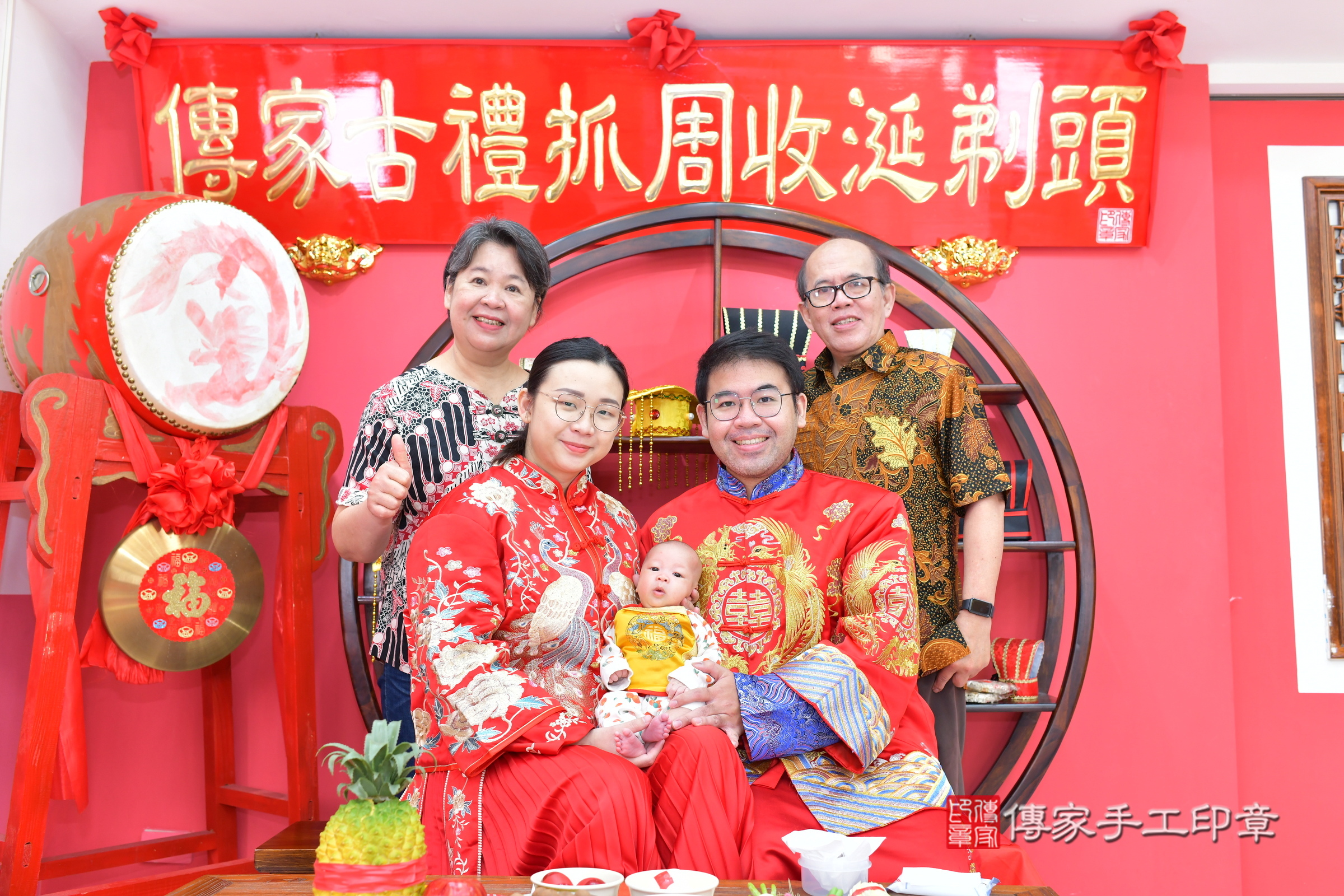 娜娜寶寶(台中市北區嬰兒寶寶滿月剃頭理髮、嬰兒剃胎毛儀式吉祥話)。中國風會場，爸媽寶貝穿「日中韓」古裝禮服。專業拍照、證書。★購買「臍帶章、肚臍章、胎毛筆刷印章」贈送：剃頭、收涎、抓周，三選一。2025.2.15，照片8