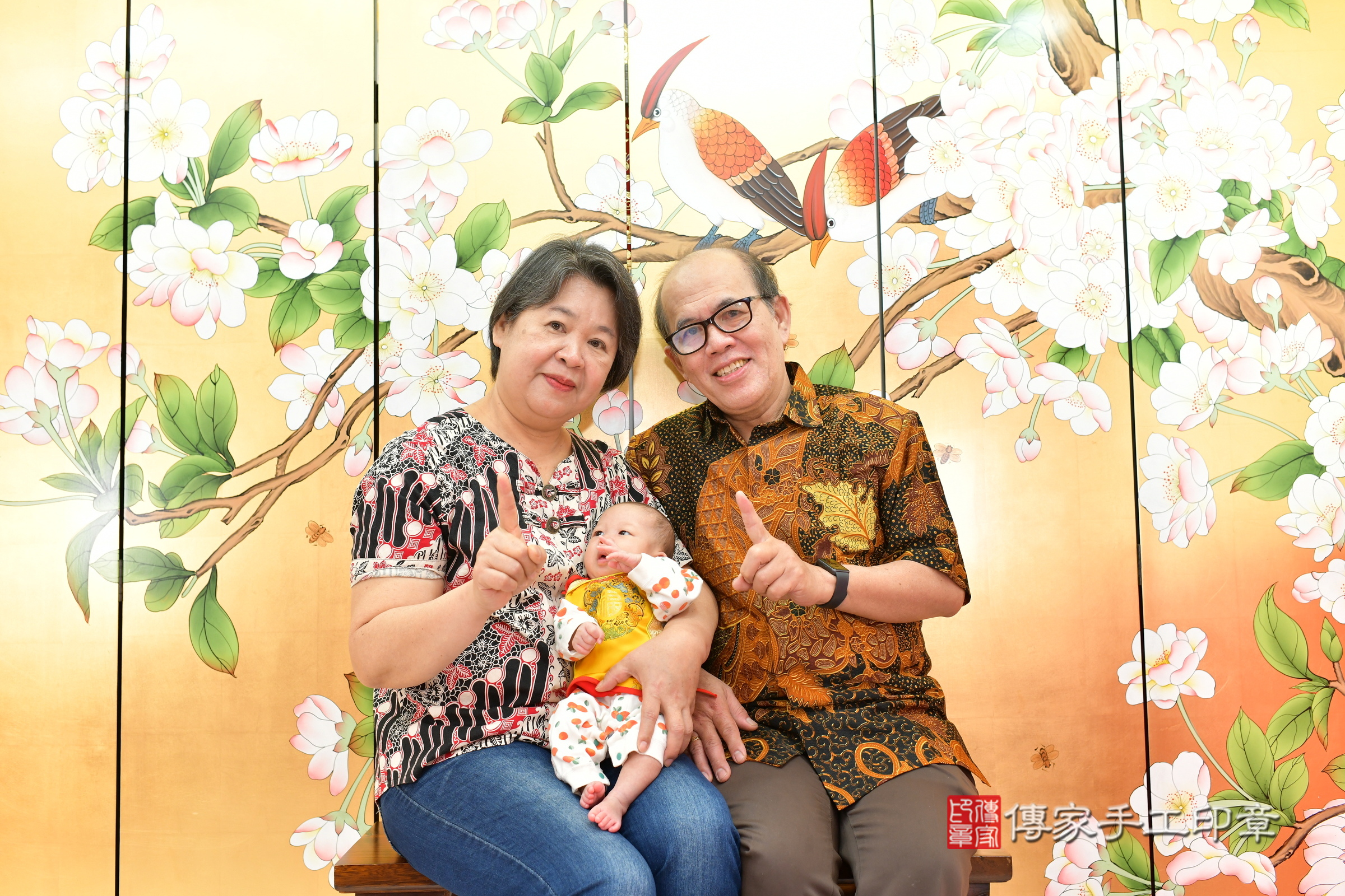 娜娜寶寶(台中市北區嬰兒寶寶滿月剃頭理髮、嬰兒剃胎毛儀式吉祥話)。中國風會場，爸媽寶貝穿「日中韓」古裝禮服。專業拍照、證書。★購買「臍帶章、肚臍章、胎毛筆刷印章」贈送：剃頭、收涎、抓周，三選一。2025.2.15，照片4