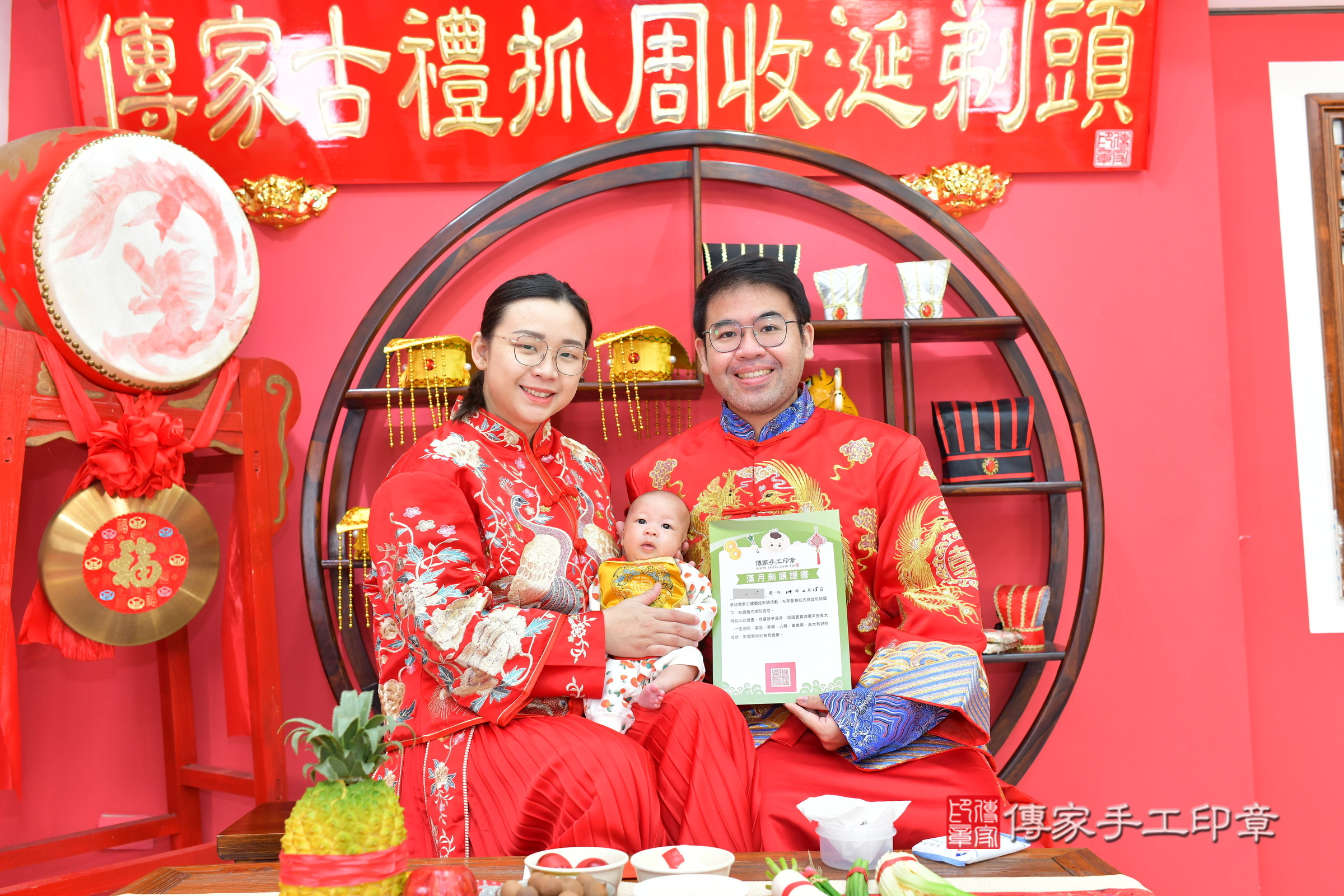 娜娜寶寶(台中市北區嬰兒寶寶滿月剃頭理髮、嬰兒剃胎毛儀式吉祥話)。中國風會場，爸媽寶貝穿「日中韓」古裝禮服。專業拍照、證書。★購買「臍帶章、肚臍章、胎毛筆刷印章」贈送：剃頭、收涎、抓周，三選一。2025.2.15，照片17