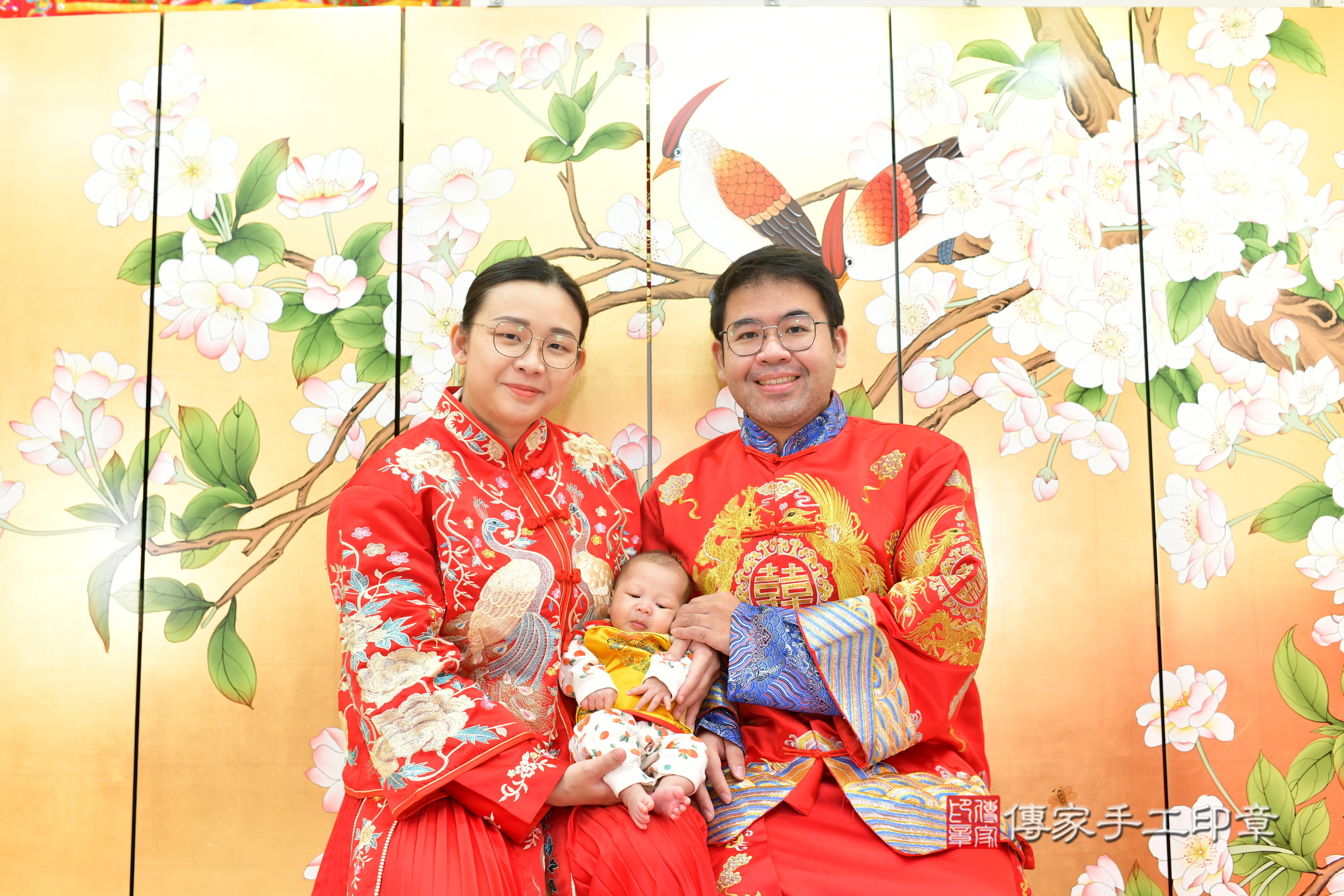 娜娜寶寶(台中市北區嬰兒寶寶滿月剃頭理髮、嬰兒剃胎毛儀式吉祥話)。中國風會場，爸媽寶貝穿「日中韓」古裝禮服。專業拍照、證書。★購買「臍帶章、肚臍章、胎毛筆刷印章」贈送：剃頭、收涎、抓周，三選一。2025.2.15，照片3