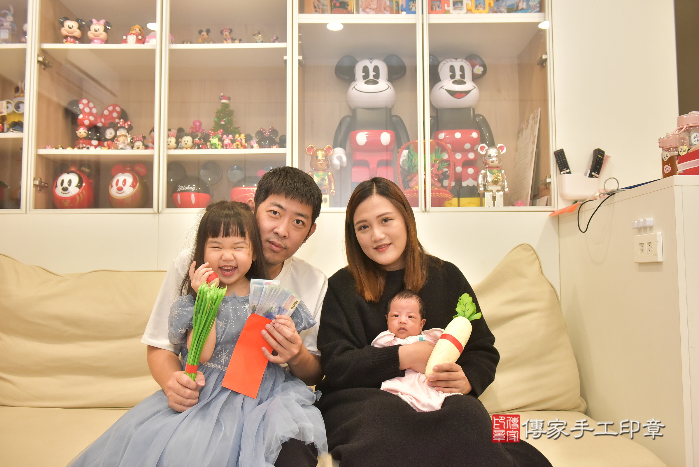 鈞鈞寶寶(台中市北屯區到府嬰兒鈞鈞寶寶滿月剃頭理髮、到府嬰兒剃胎毛儀式吉祥話)。到府剃頭剃胎毛主持、專業拍照、證書。★購買「臍帶章、肚臍章、胎毛筆刷印章」贈送：剃頭、收涎、抓周，三選一。2025.2.16，照片9