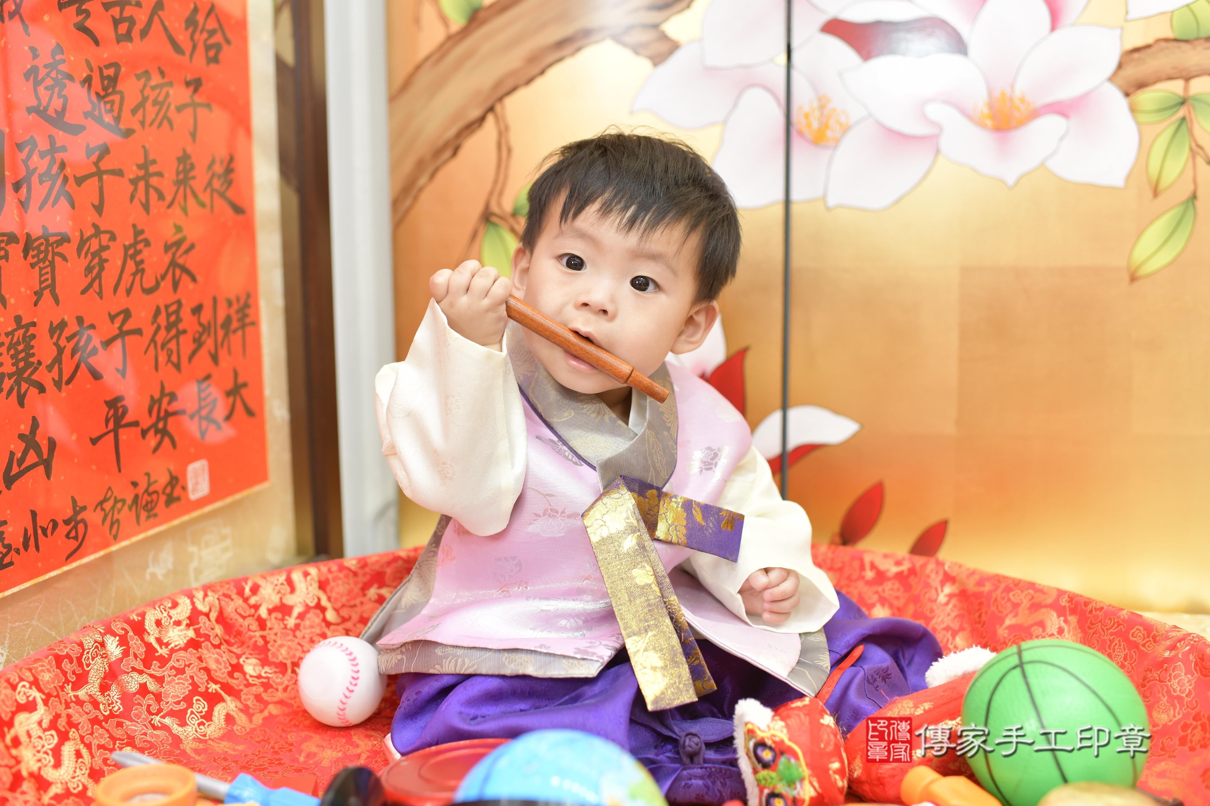 傳家手工印章新竹店、抓周、度脺、中國風會場、傳家嬰兒古禮、吉祥話、抓周道具物品24種、拍照。抓周證書。寶寶抓周、滿周歲、生日快樂、祝福