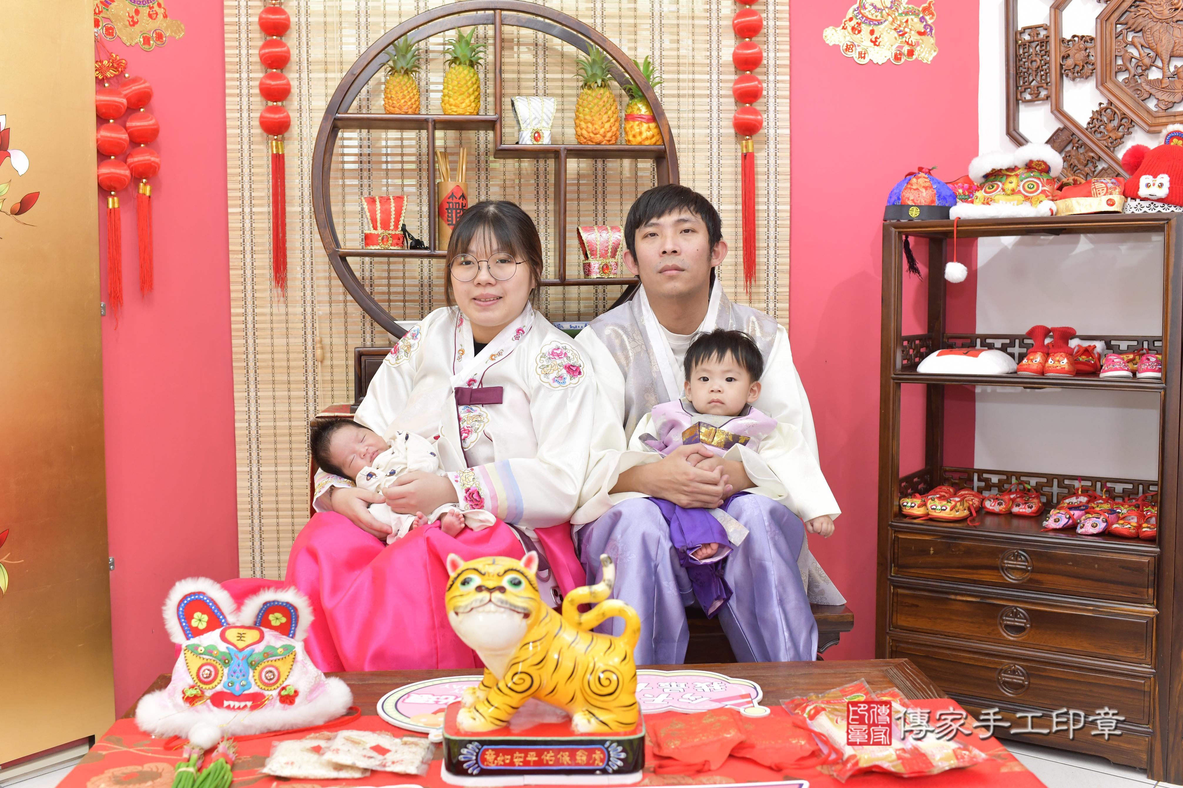 傳家手工印章新竹店、抓周、度脺、中國風會場、傳家嬰兒古禮、吉祥話、抓周道具物品24種、拍照。抓周證書。寶寶抓周、滿周歲、生日快樂、祝福