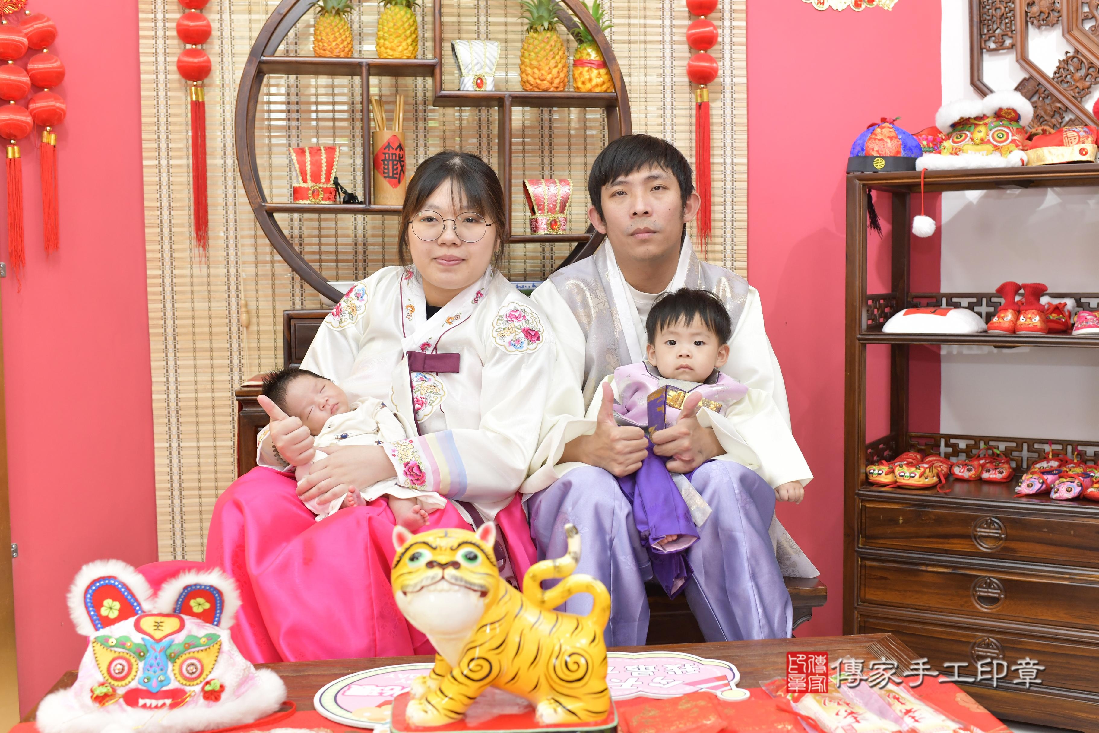 傳家手工印章新竹店、抓周、度脺、中國風會場、傳家嬰兒古禮、吉祥話、抓周道具物品24種、拍照。抓周證書。寶寶抓周、滿周歲、生日快樂、祝福