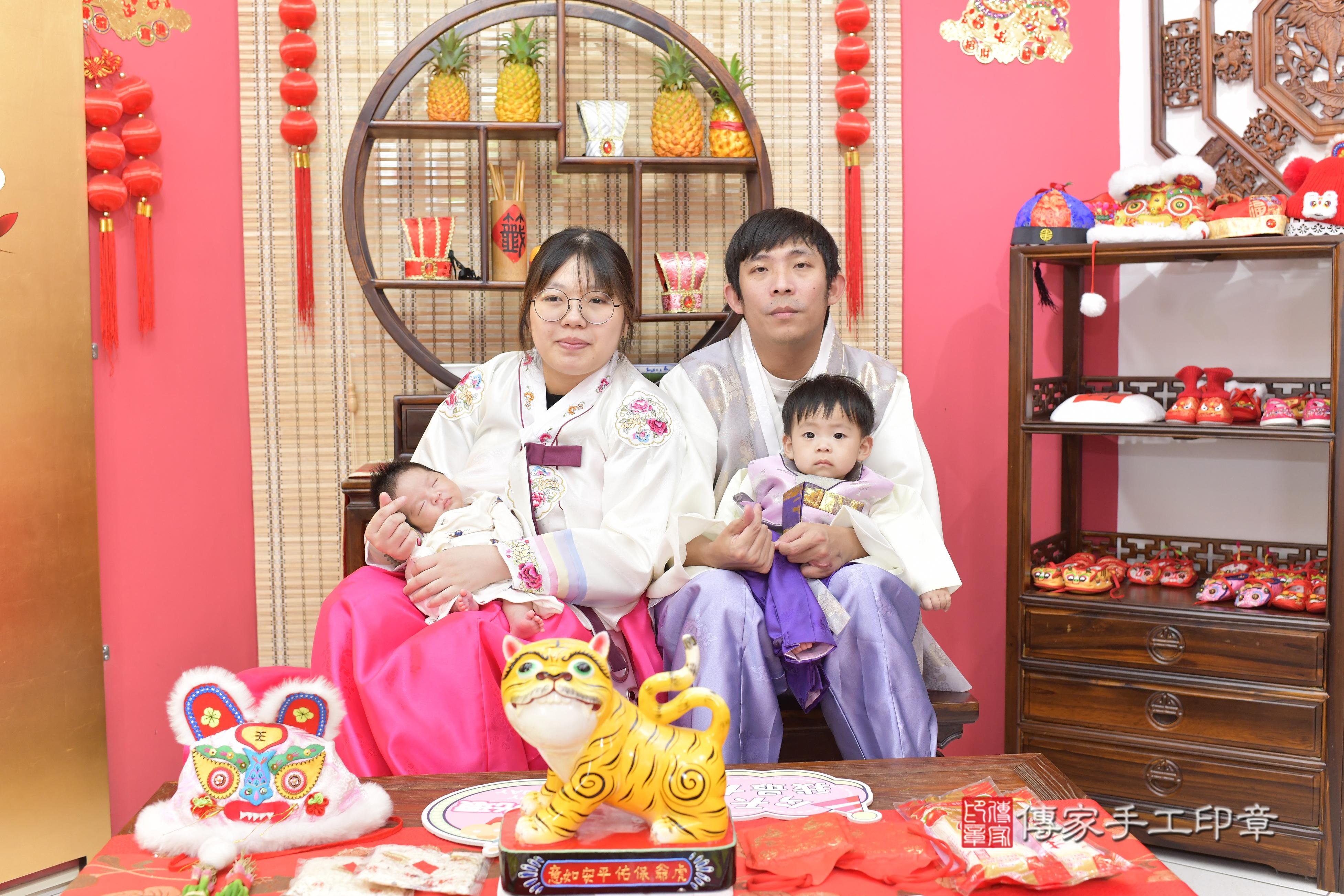 傳家手工印章新竹店、抓周、度脺、中國風會場、傳家嬰兒古禮、吉祥話、抓周道具物品24種、拍照。抓周證書。寶寶抓周、滿周歲、生日快樂、祝福