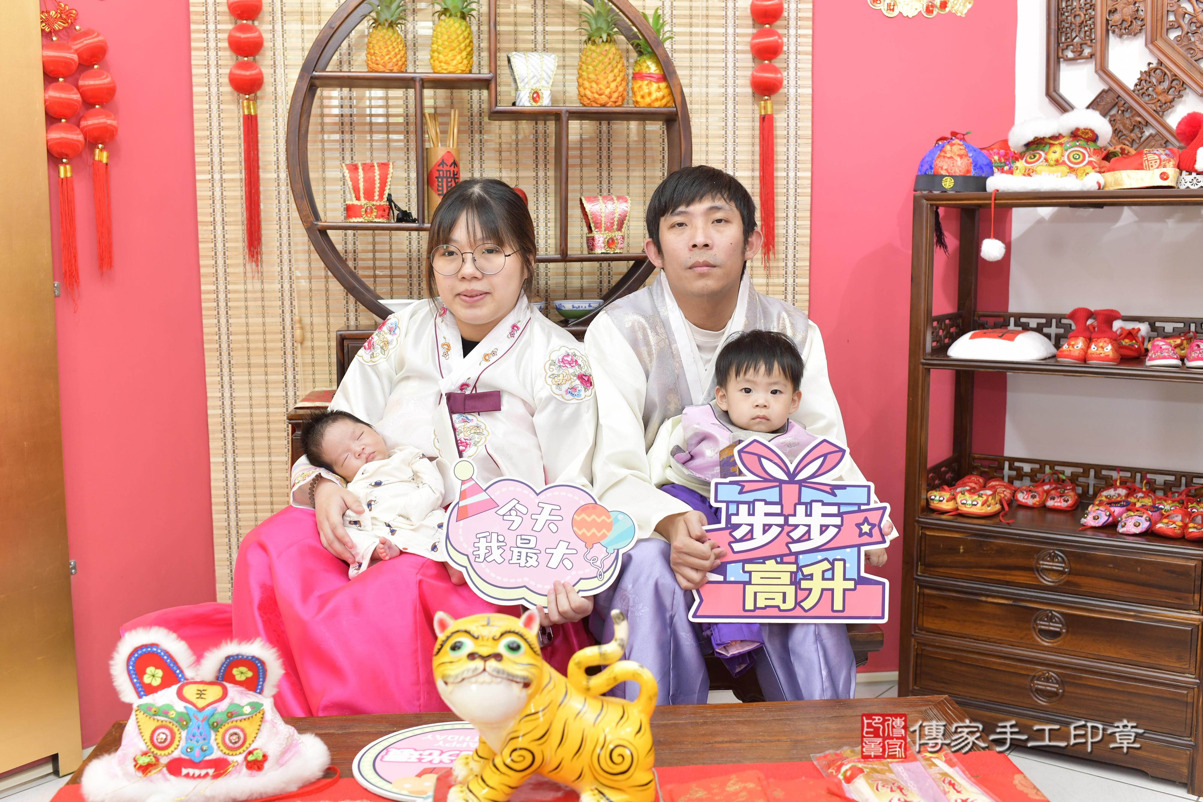 傳家手工印章新竹店、抓周、度脺、中國風會場、傳家嬰兒古禮、吉祥話、抓周道具物品24種、拍照。抓周證書。寶寶抓周、滿周歲、生日快樂、祝福