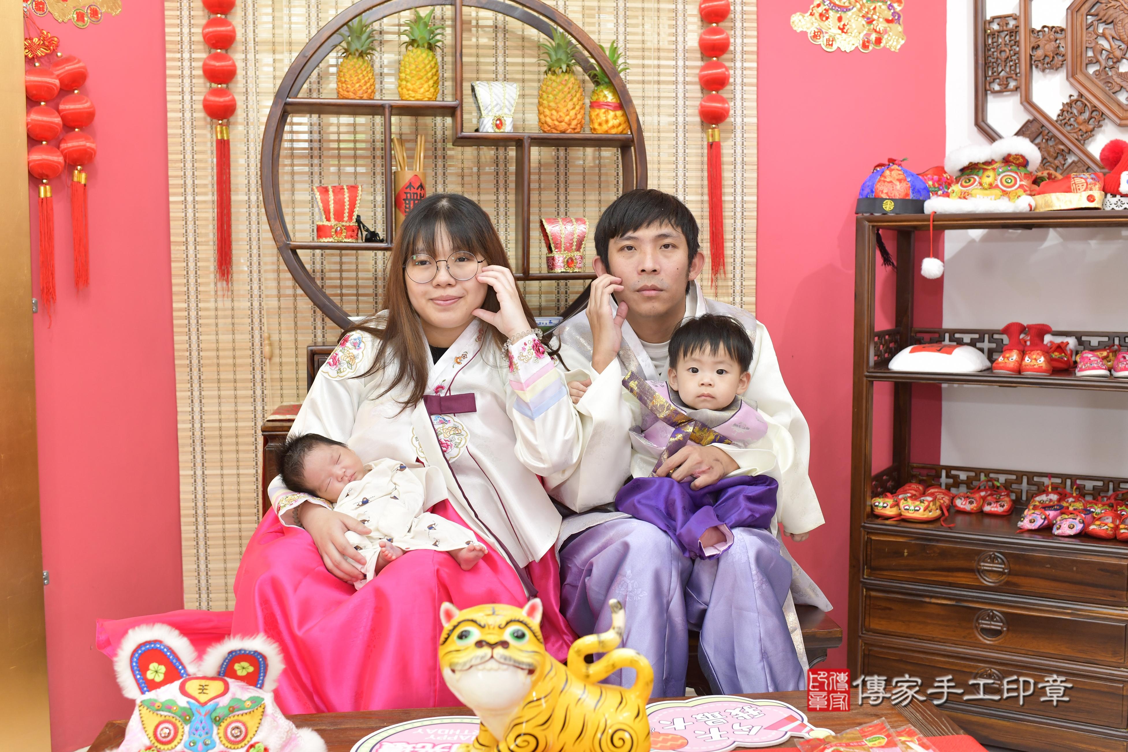 傳家手工印章新竹店、抓周、度脺、中國風會場、傳家嬰兒古禮、吉祥話、抓周道具物品24種、拍照。抓周證書。寶寶抓周、滿周歲、生日快樂、祝福