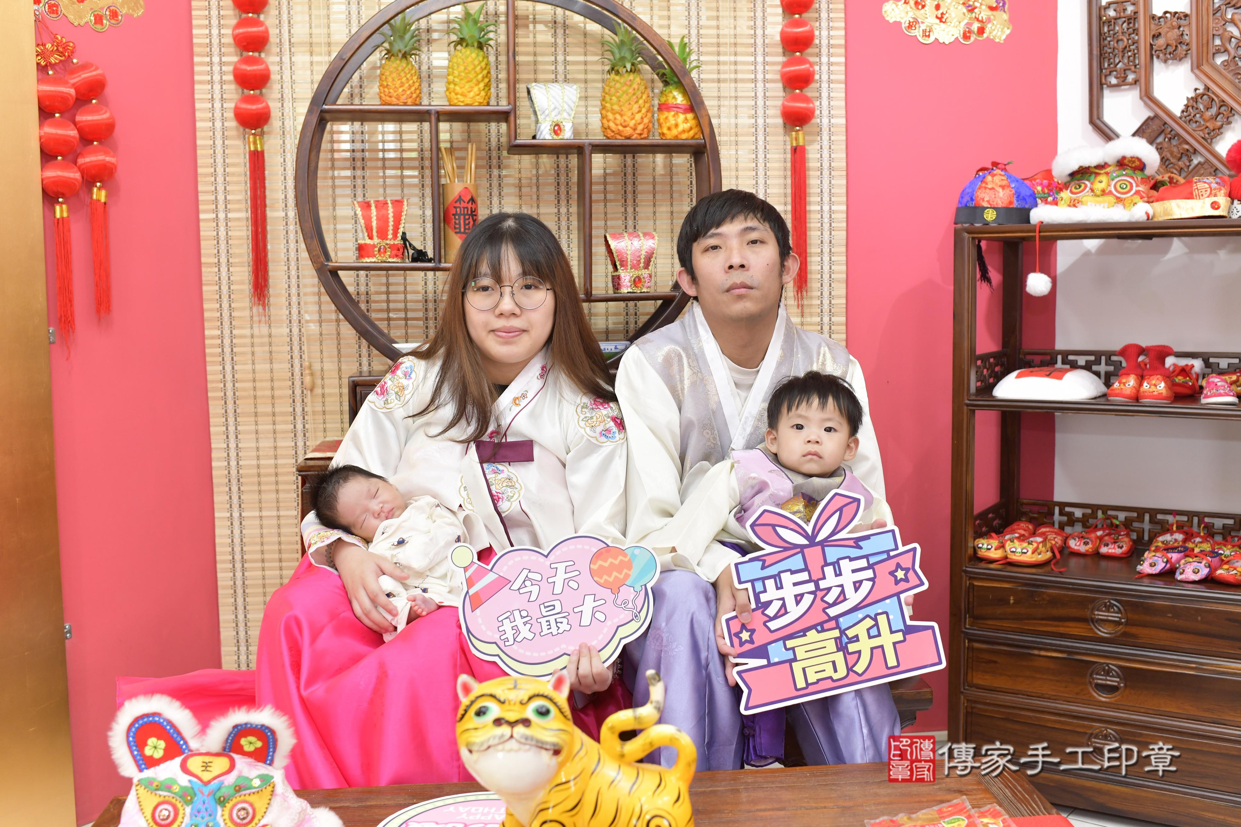 傳家手工印章新竹店、抓周、度脺、中國風會場、傳家嬰兒古禮、吉祥話、抓周道具物品24種、拍照。抓周證書。寶寶抓周、滿周歲、生日快樂、祝福
