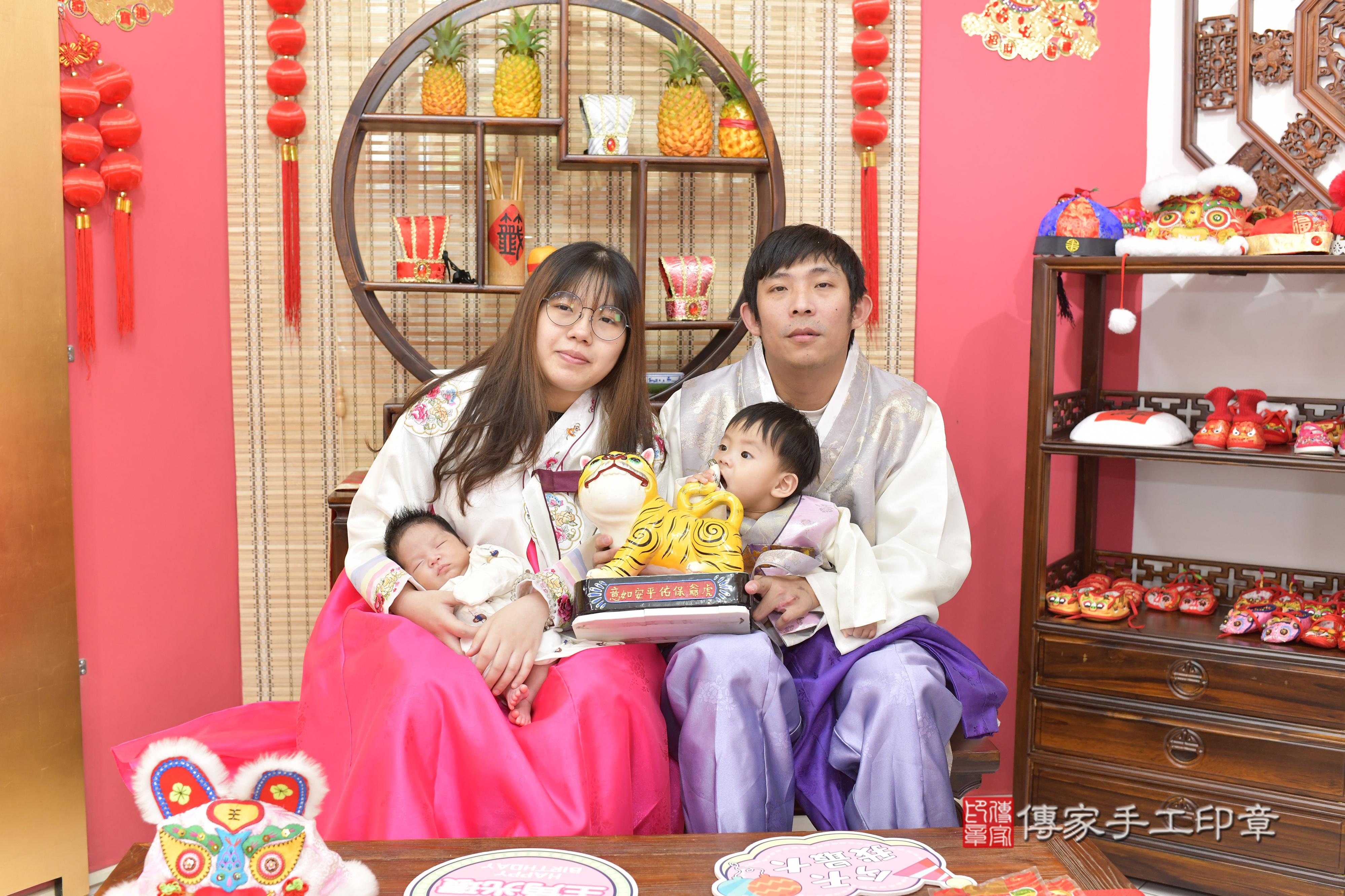 傳家手工印章新竹店、抓周、度脺、中國風會場、傳家嬰兒古禮、吉祥話、抓周道具物品24種、拍照。抓周證書。寶寶抓周、滿周歲、生日快樂、祝福