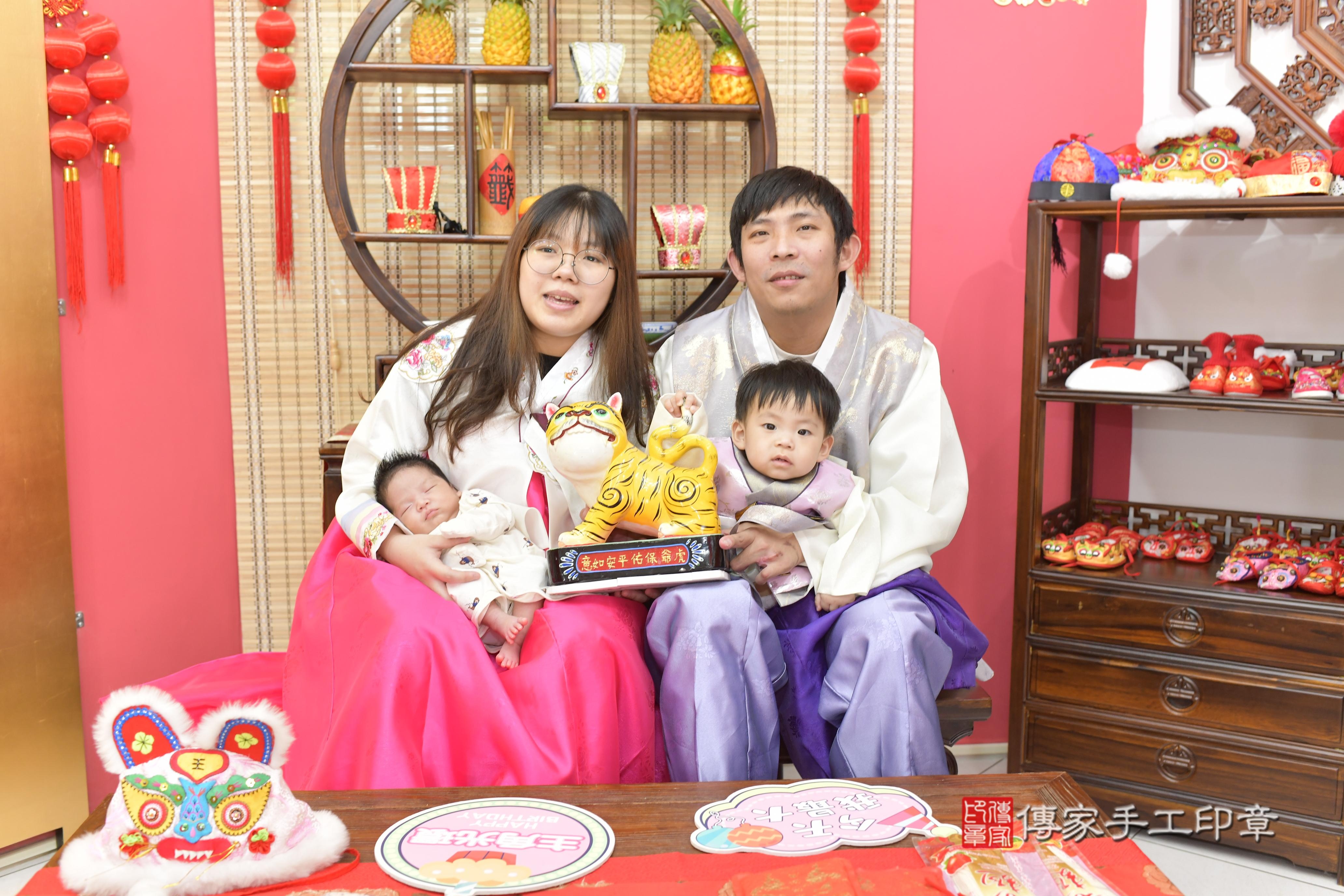 傳家手工印章新竹店、抓周、度脺、中國風會場、傳家嬰兒古禮、吉祥話、抓周道具物品24種、拍照。抓周證書。寶寶抓周、滿周歲、生日快樂、祝福