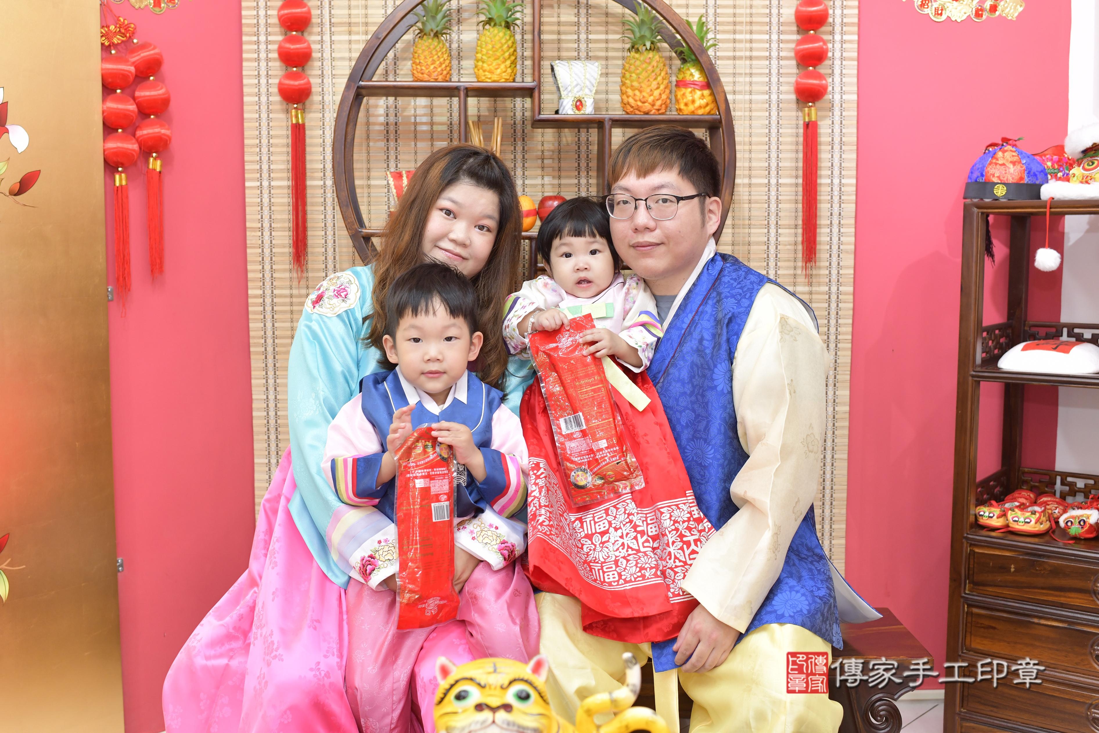 傳家手工印章新竹店、抓周、度脺、中國風會場、傳家嬰兒古禮、吉祥話、抓周道具物品24種、拍照。抓周證書。寶寶抓周、滿周歲、生日快樂、祝福