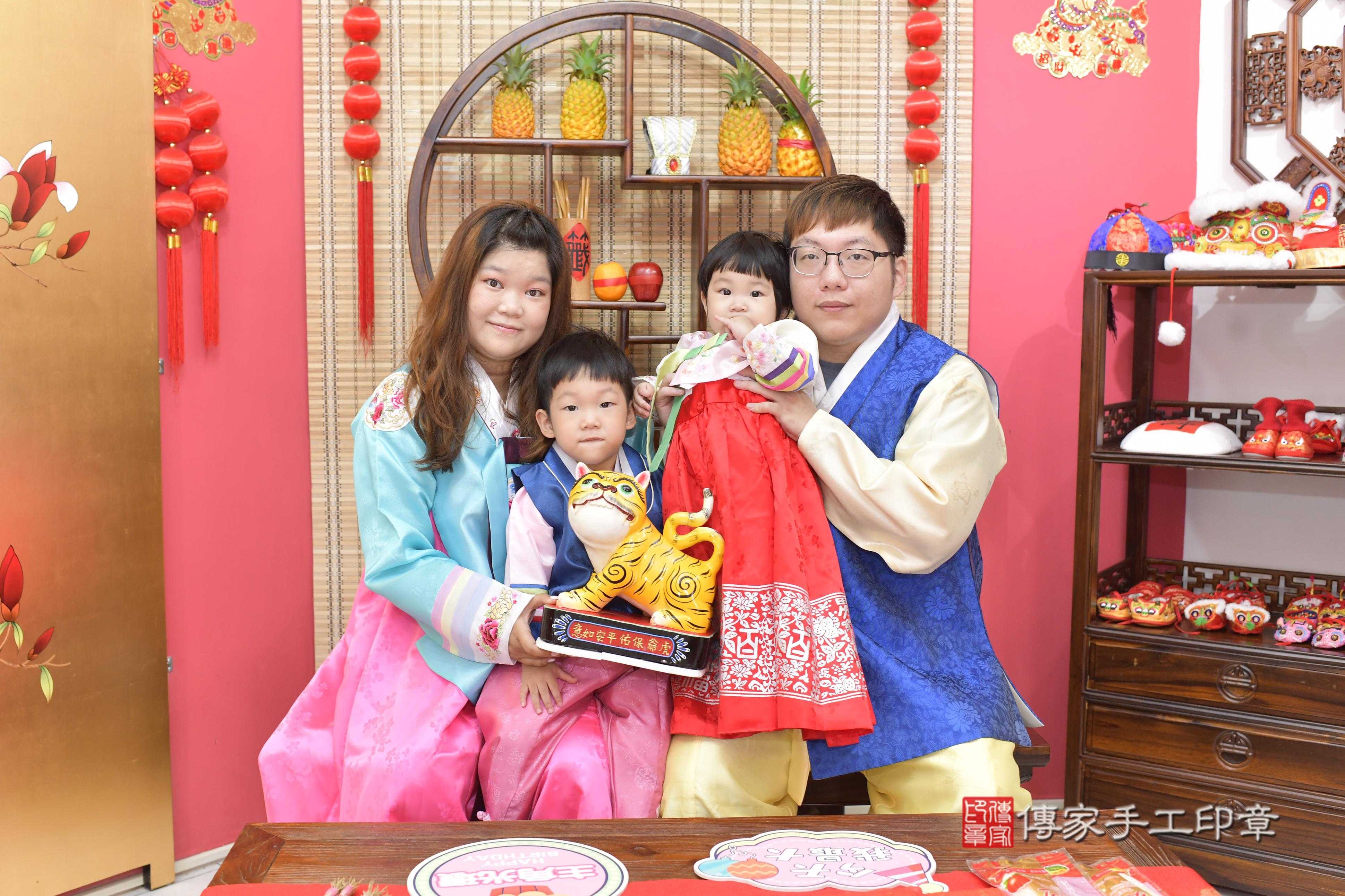傳家手工印章新竹店、抓周、度脺、中國風會場、傳家嬰兒古禮、吉祥話、抓周道具物品24種、拍照。抓周證書。寶寶抓周、滿周歲、生日快樂、祝福