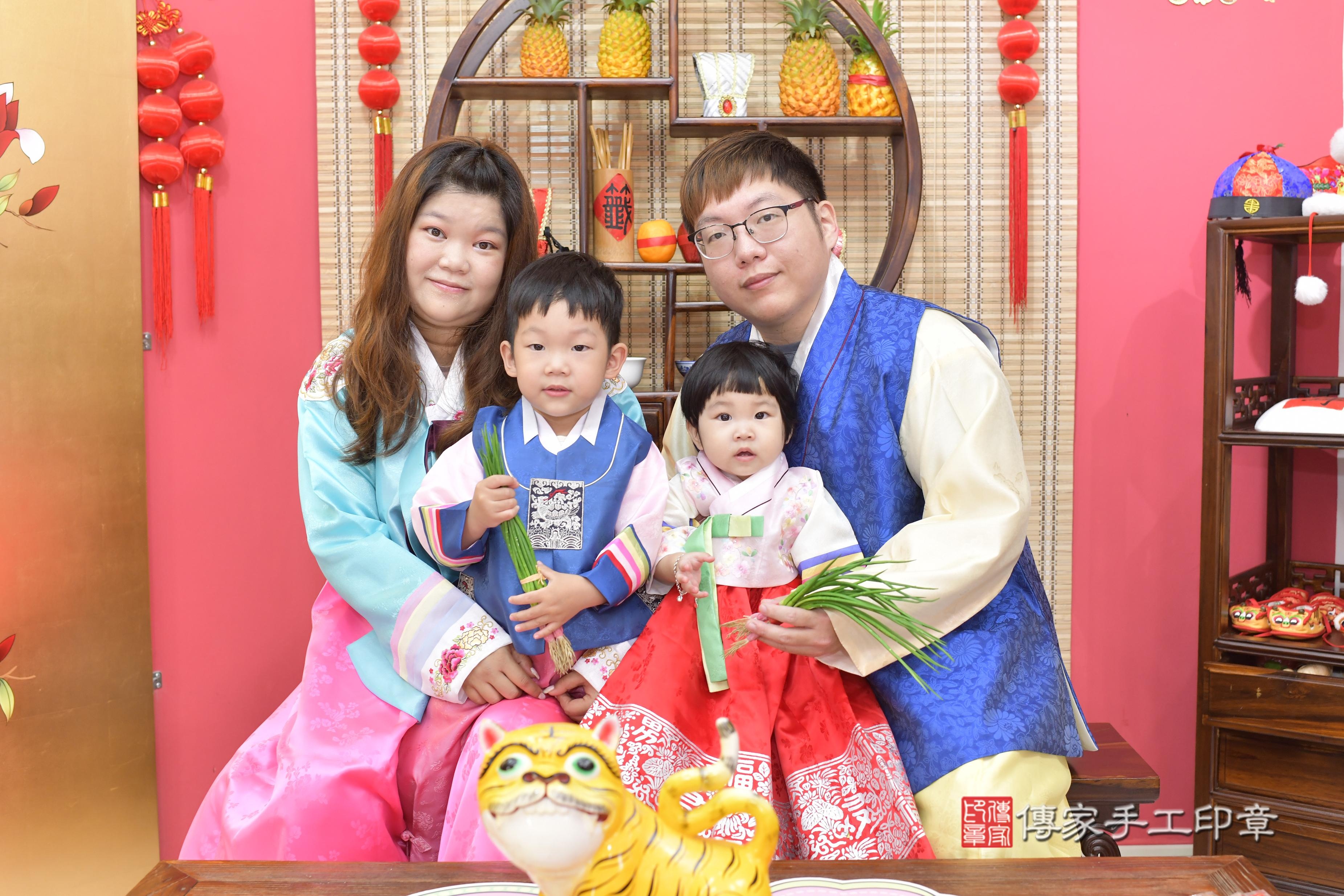 傳家手工印章新竹店、抓周、度脺、中國風會場、傳家嬰兒古禮、吉祥話、抓周道具物品24種、拍照。抓周證書。寶寶抓周、滿周歲、生日快樂、祝福